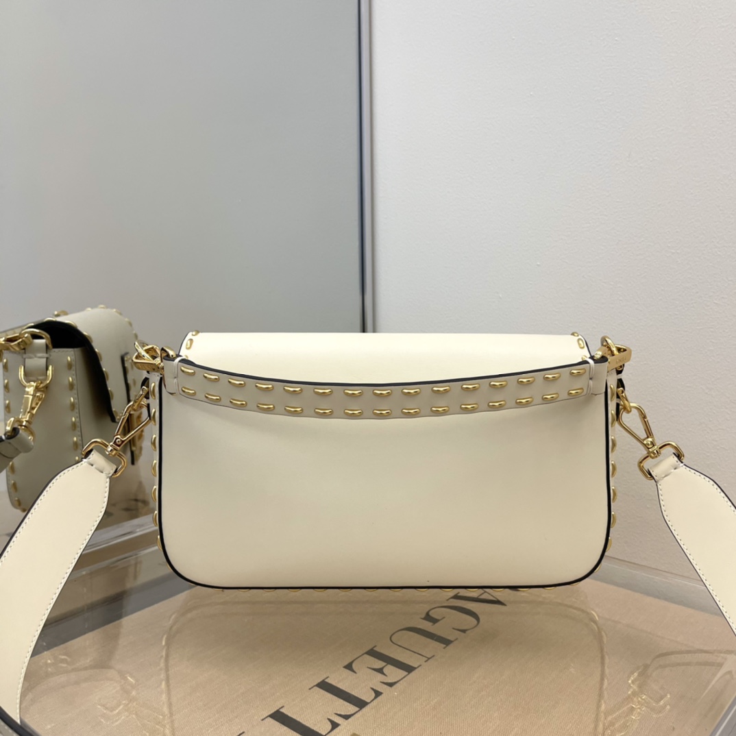 FendI Medium Baguette Bag-26x15x4CM
