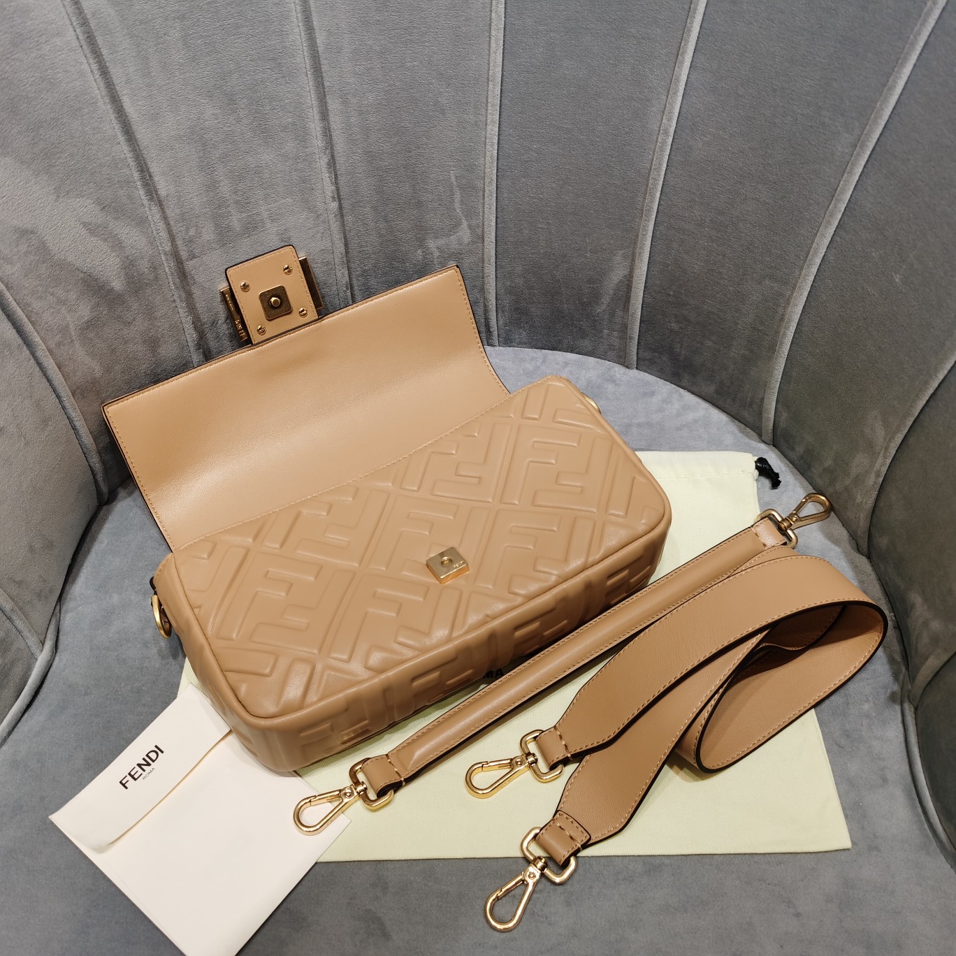FendI Medium Baguette Bag-26x15x4CM
