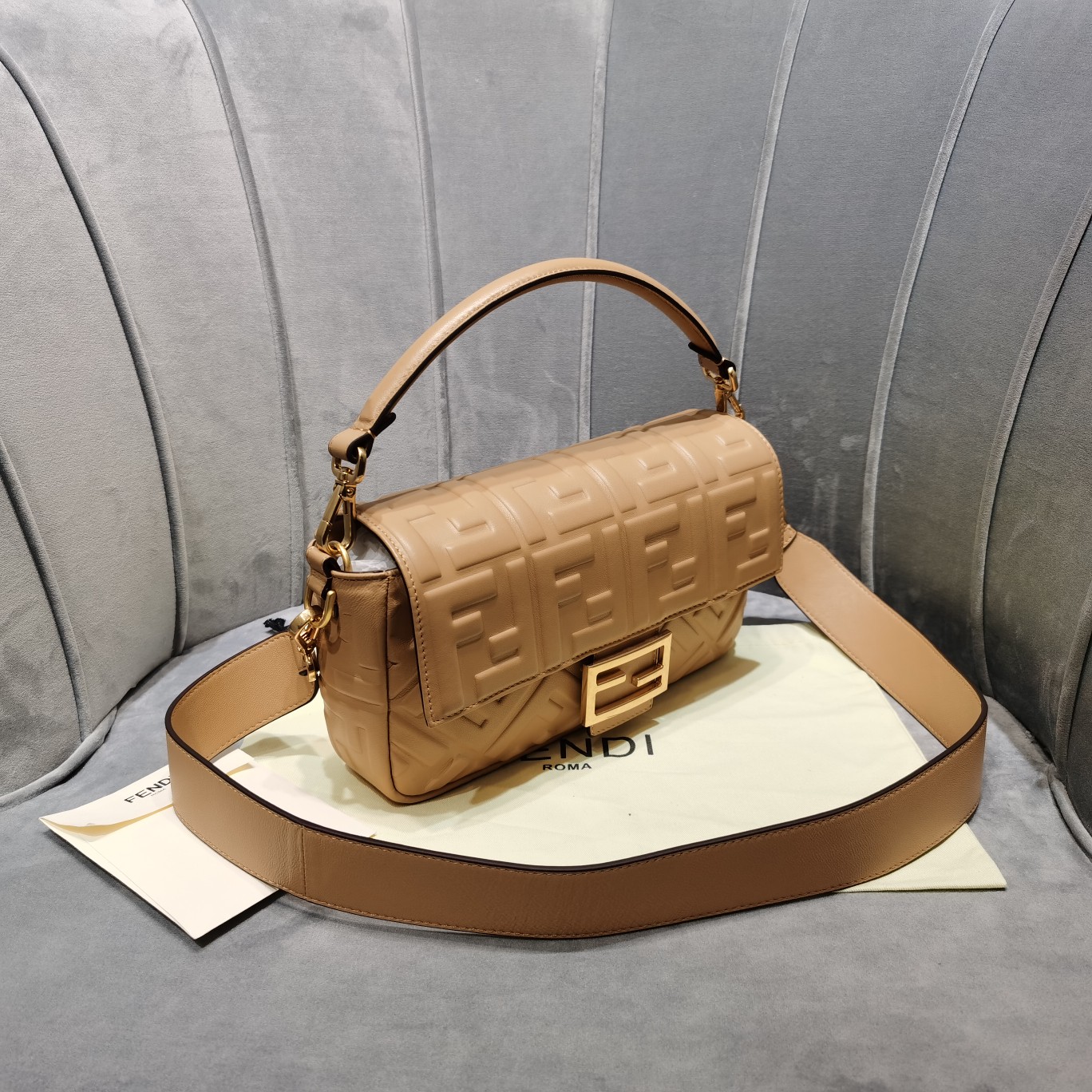 FendI Medium Baguette Bag-26x15x4CM