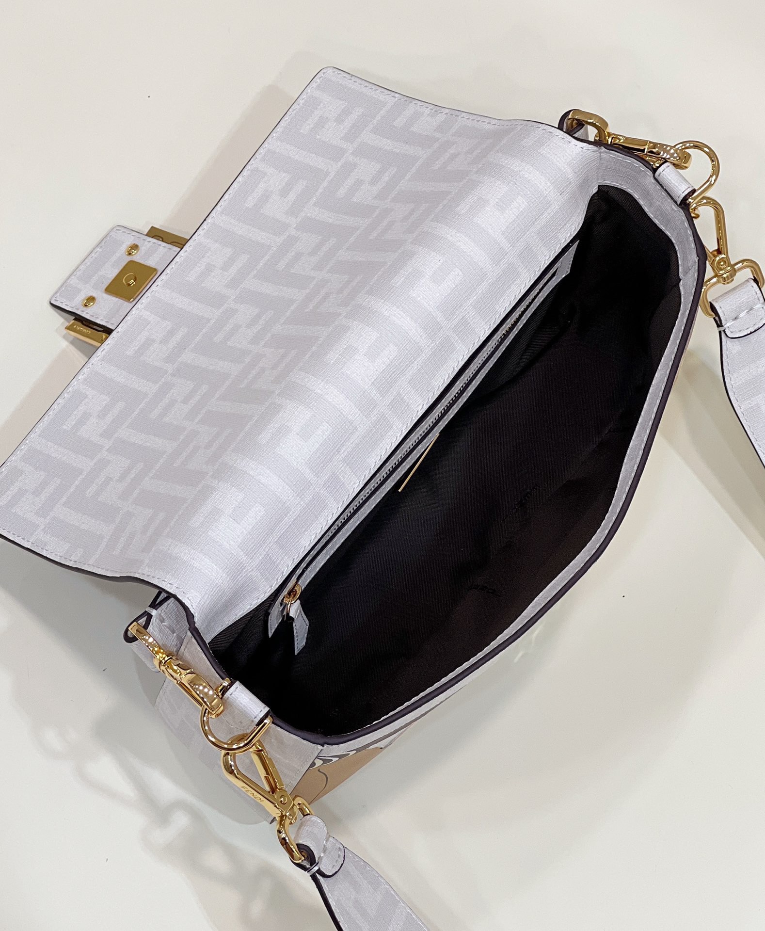 FendI Baguette Bag-28*6*13.5CM