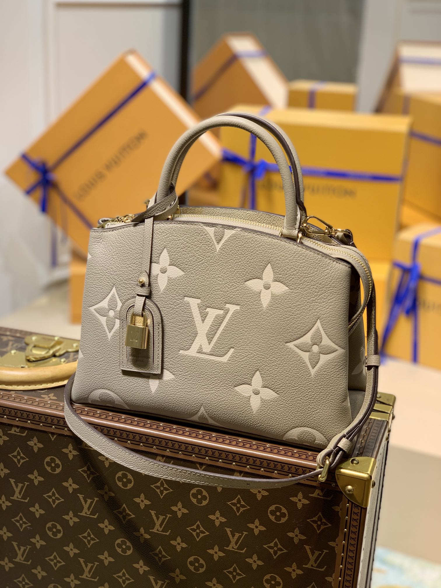 Louis Vuitton M45898 Petit Palais Handbags-29×18×12CM Louis Vuitton M45898 Petit Palais Handbags-29×18×12CM