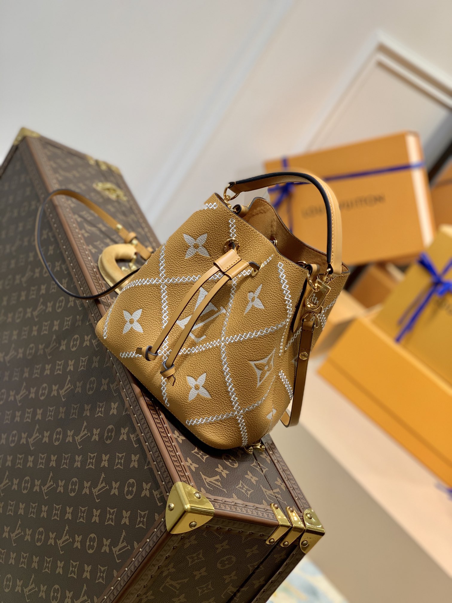 Louis Vuitton M46023 NeoNoe BB Handbag-20*20*13CM
