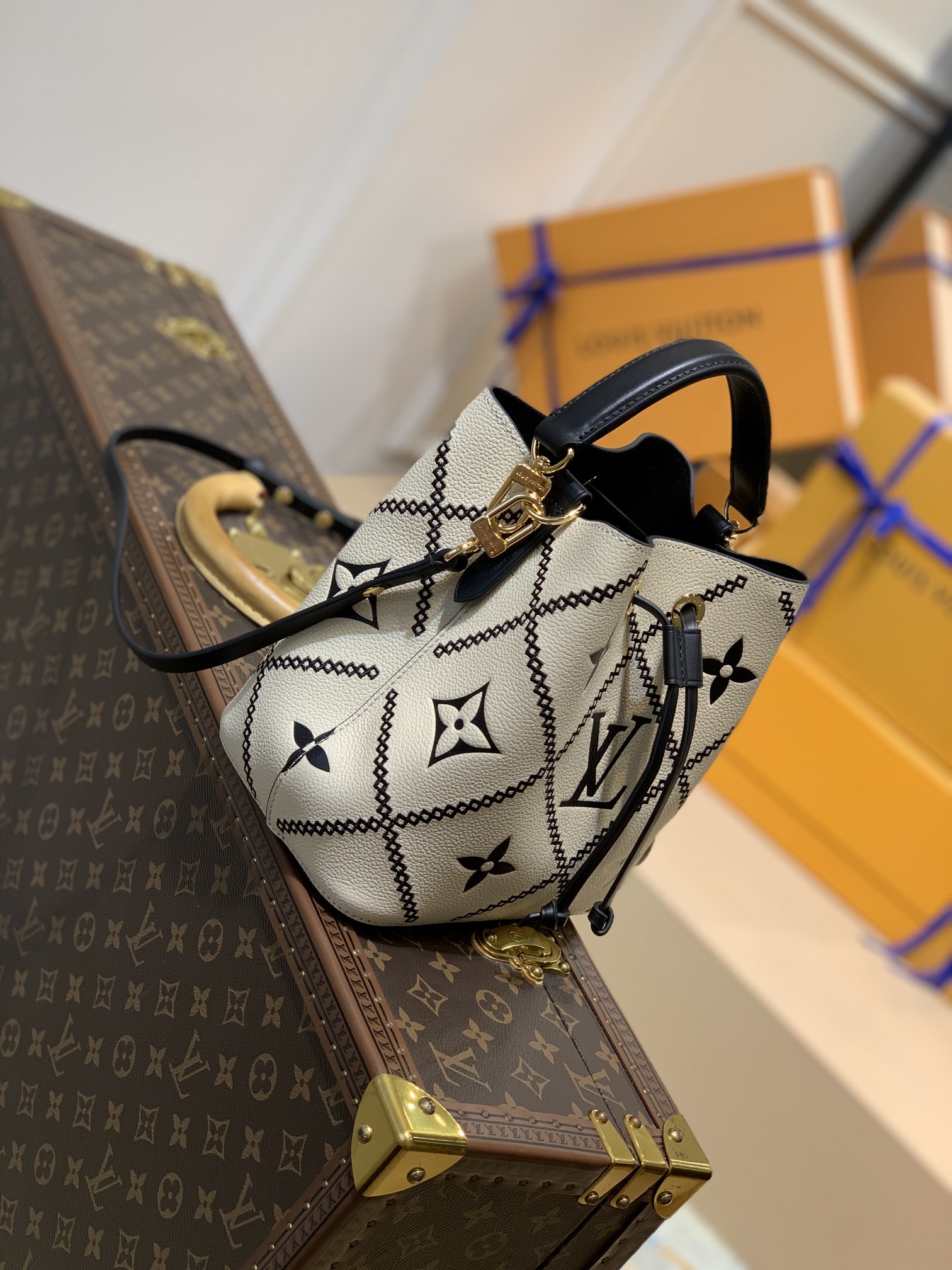 Louis Vuitton M46023 NeoNoe BB Handbag-20*20*13CM