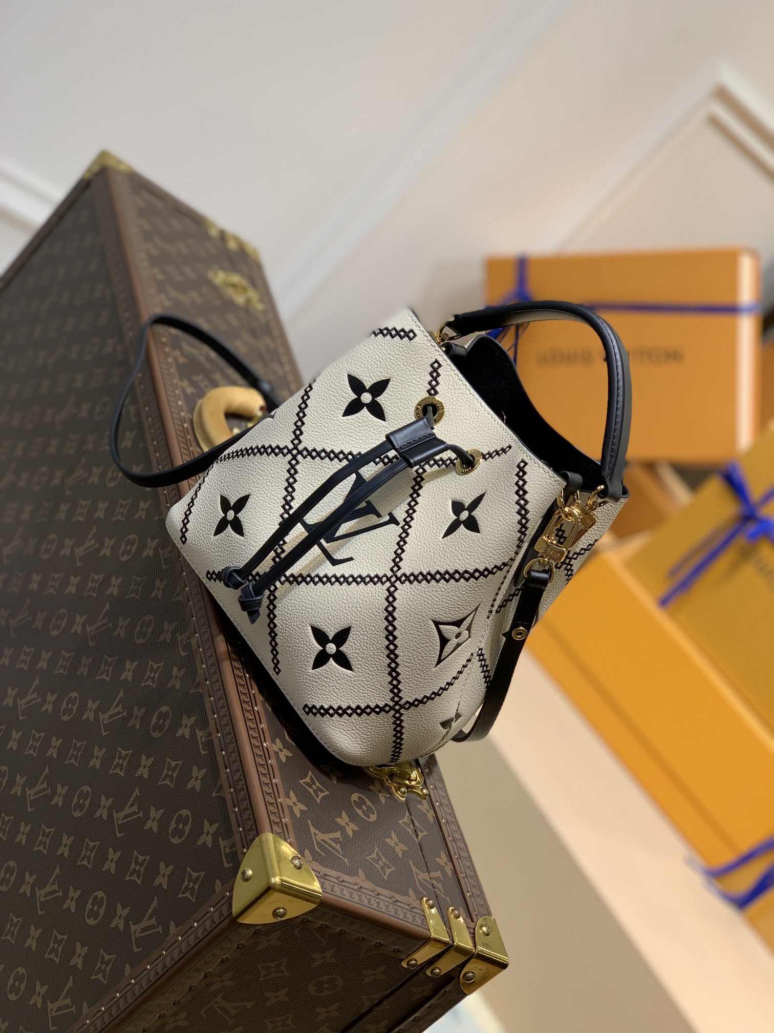 Louis Vuitton M46023 NeoNoe BB Handbag-20*20*13CM