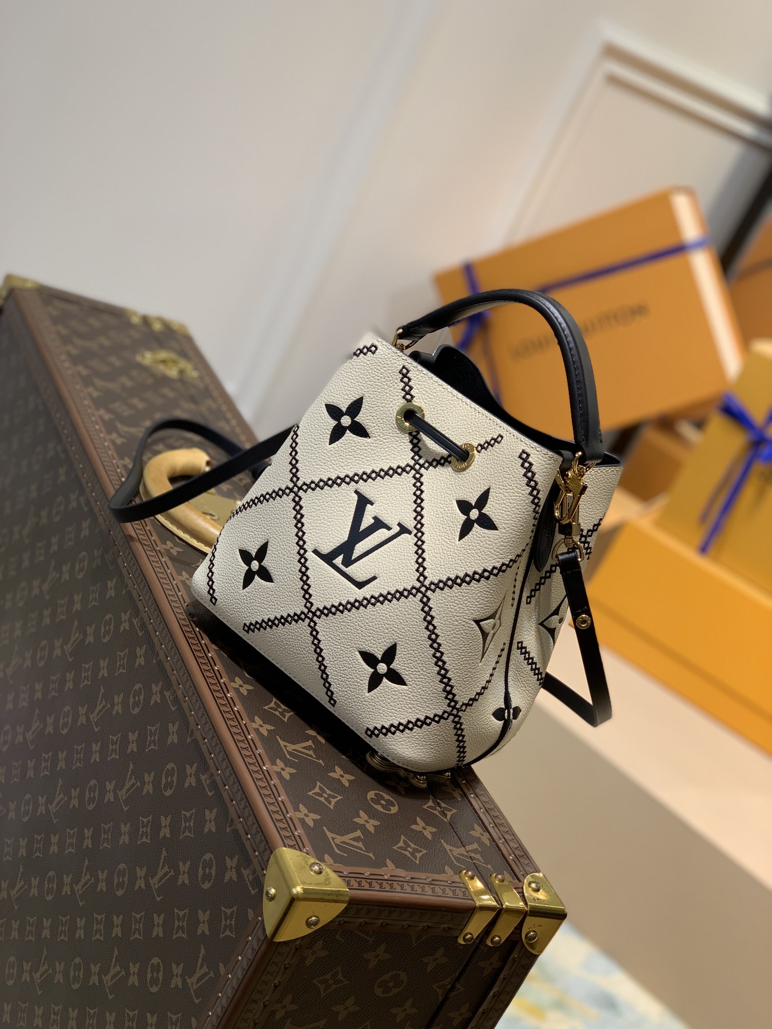 Louis Vuitton M46023 NeoNoe BB Handbag-20*20*13CM