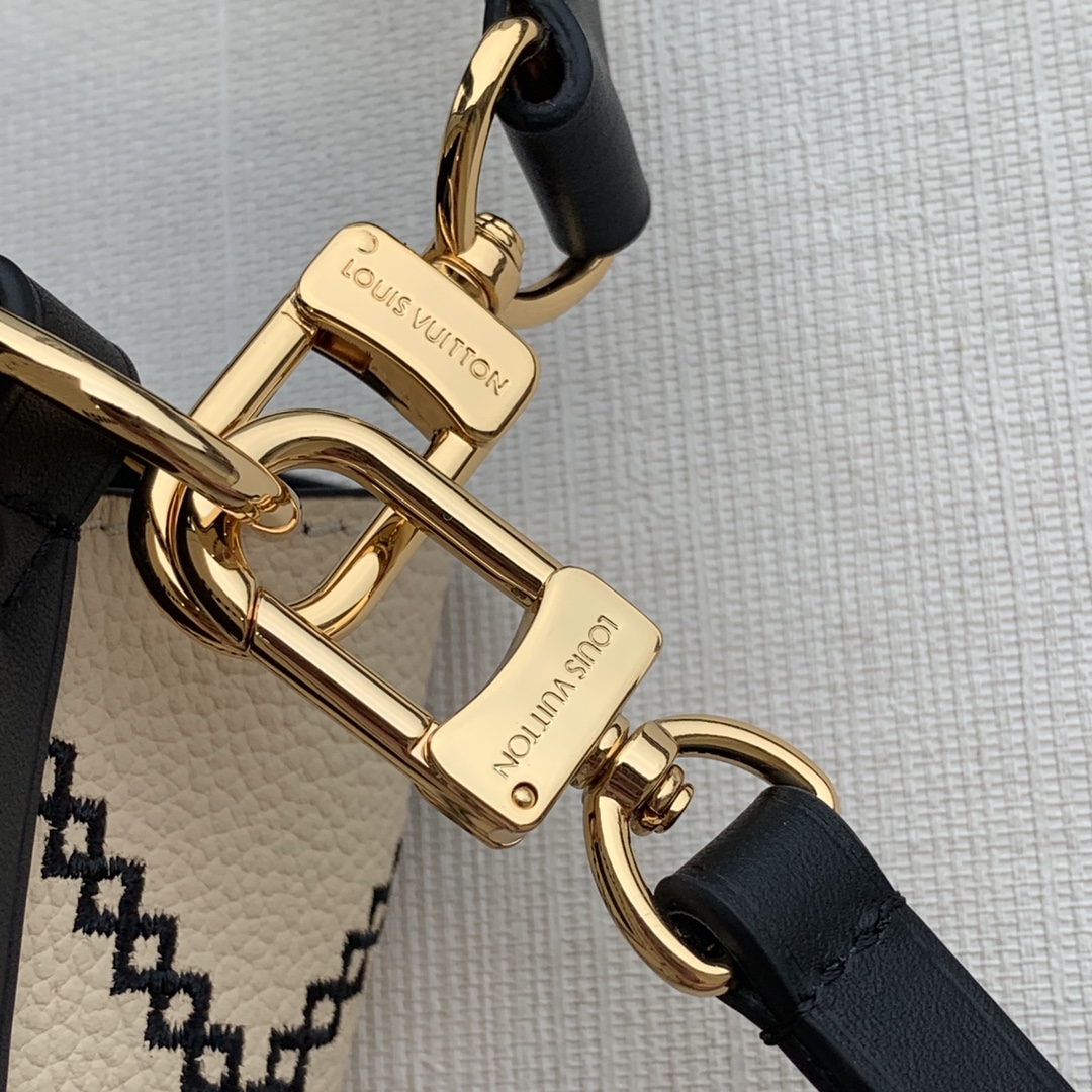 Louis Vuitton M46023 NeoNoe BB Handbag-20*20*13CM