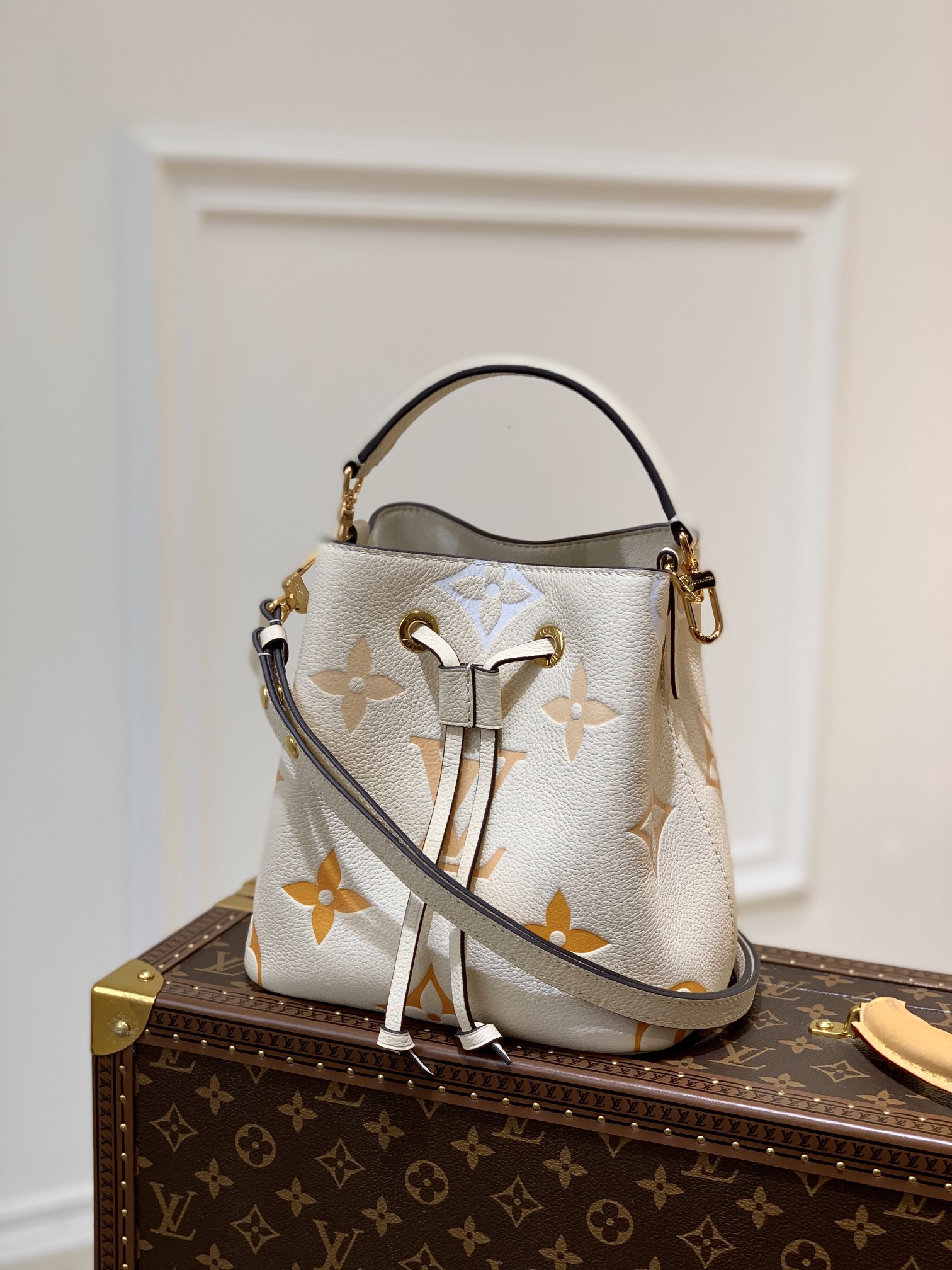 Louis Vuitton M45709 NeoNoe BB Handbag-20*20*13CM