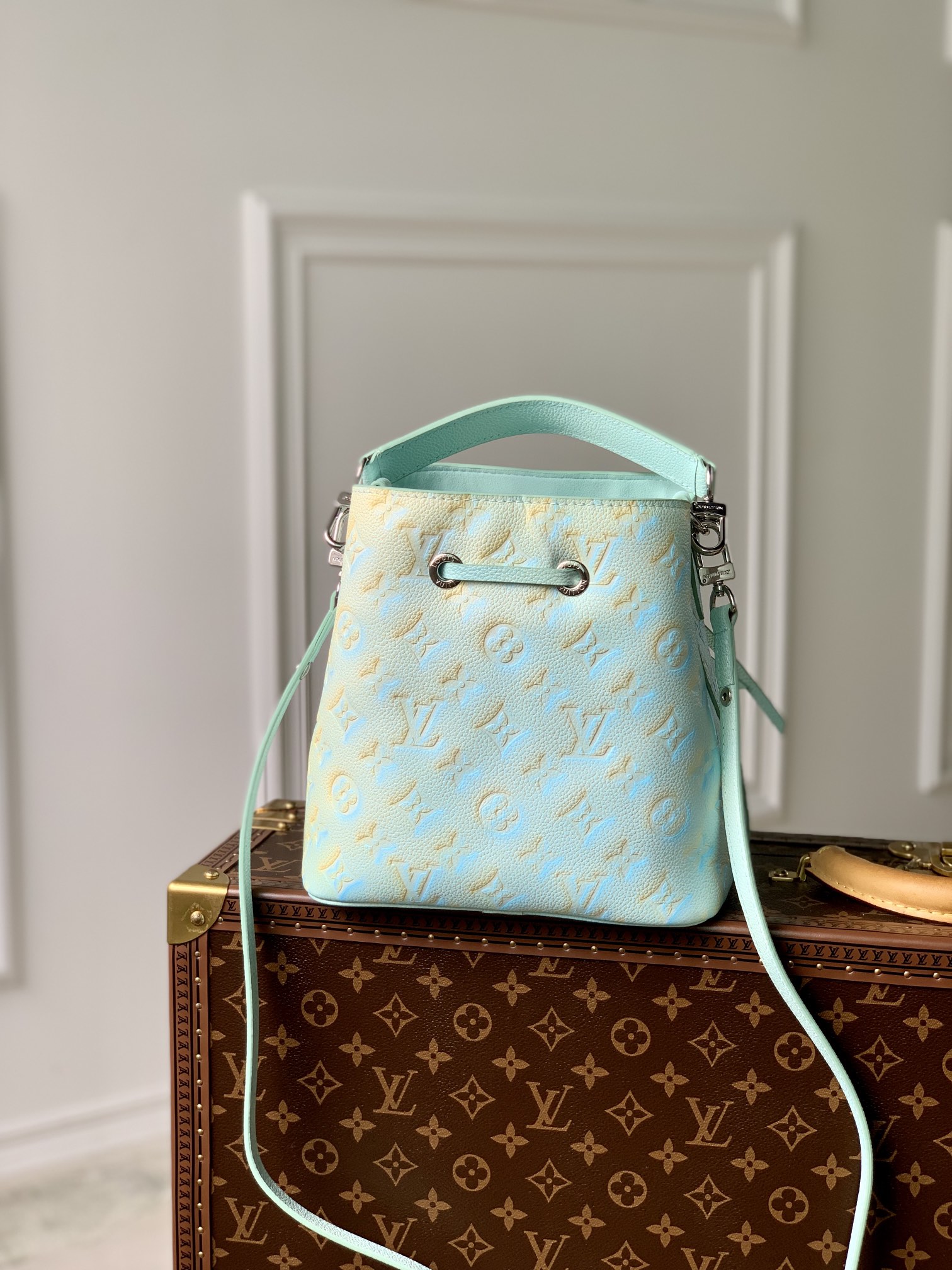 Louis Vuitton M46023 NeoNoe BB Handbag-20*20*13CM