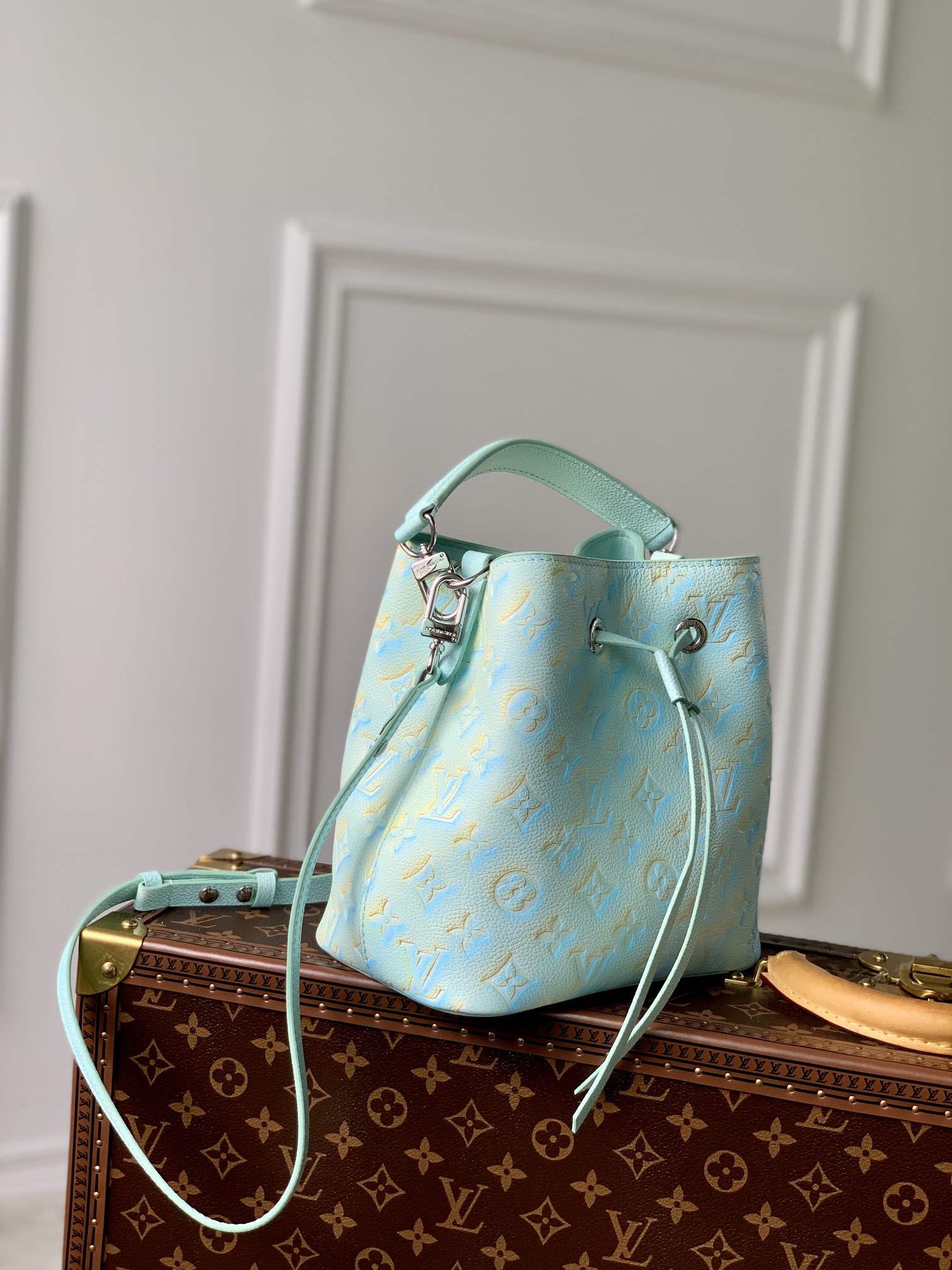 Louis Vuitton M46023 NeoNoe BB Handbag-20*20*13CM