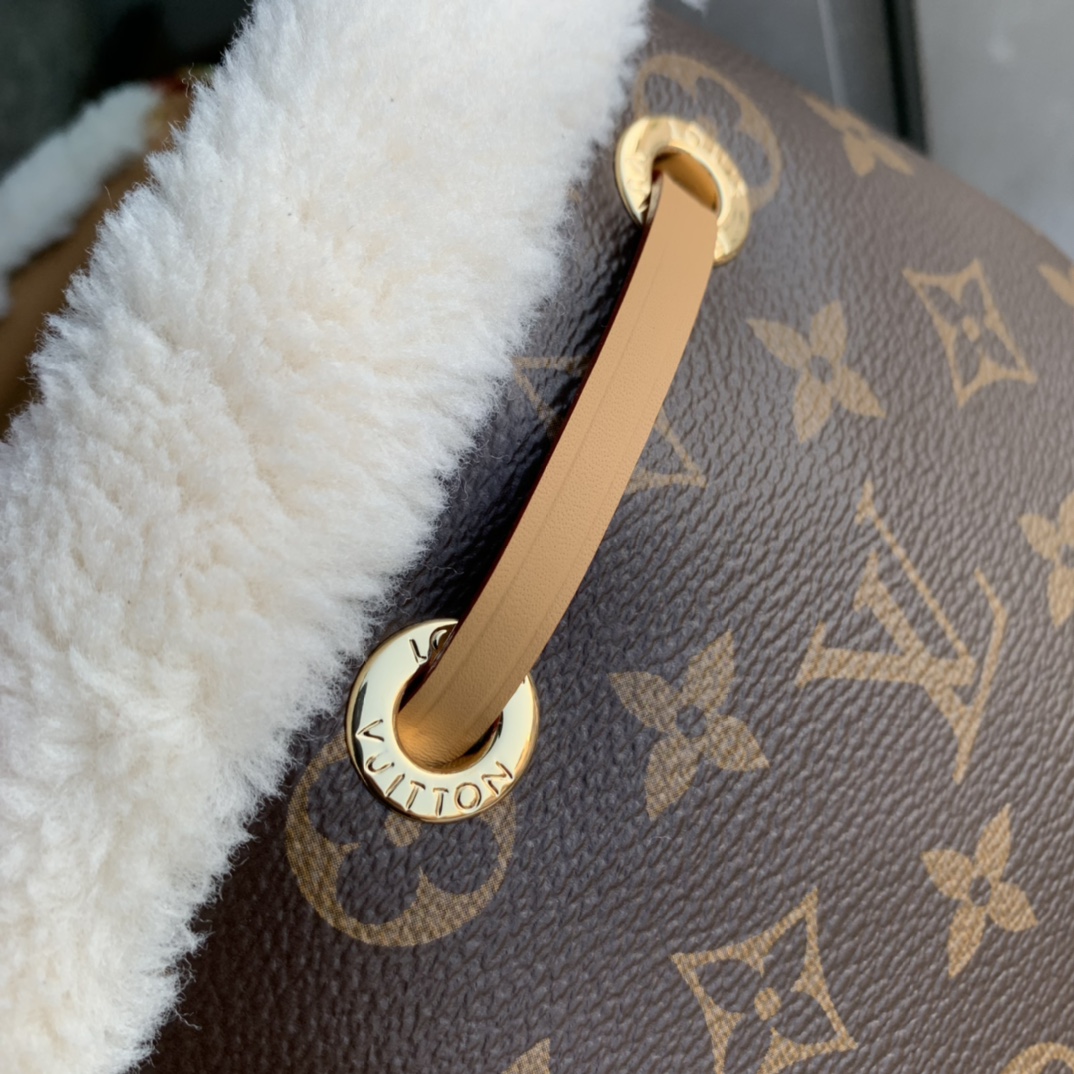 Louis Vuitton M46023 NeoNoe BB Handbag-20*20*13CM
