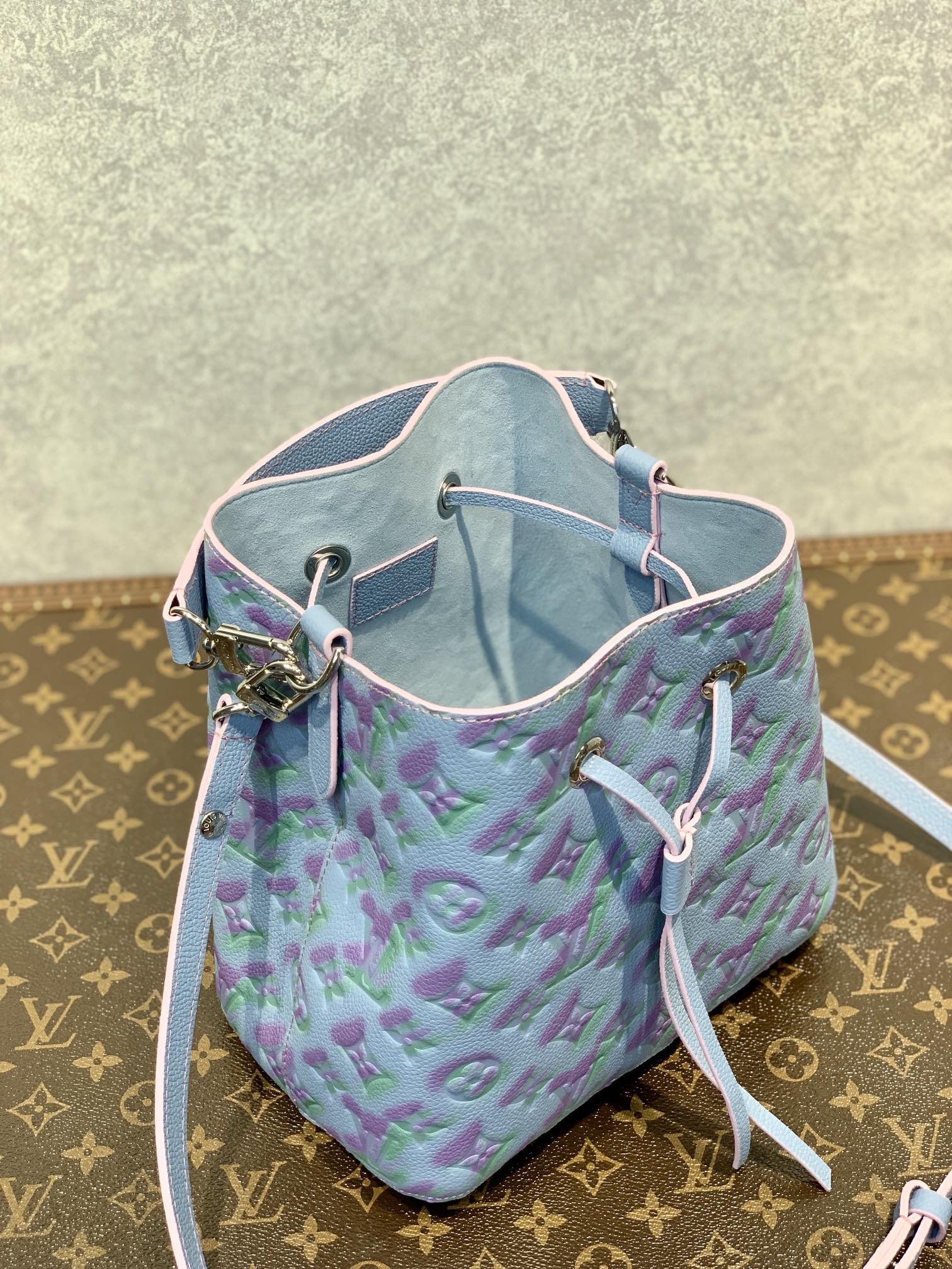 Louis Vuitton M46023 NeoNoe BB Handbag-20*20*13CM