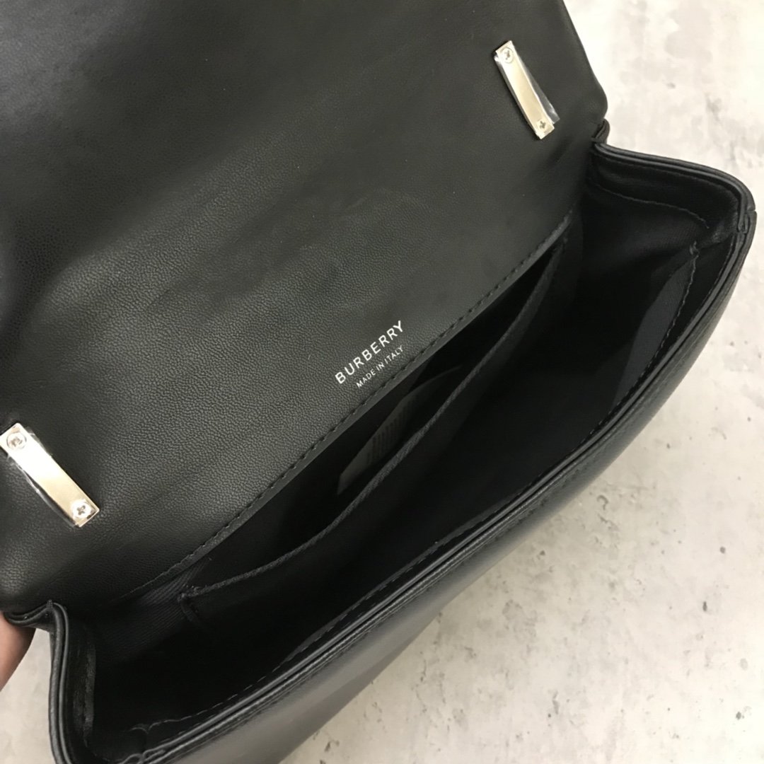 Burberry Lola Chain Bag-23*13*6CM