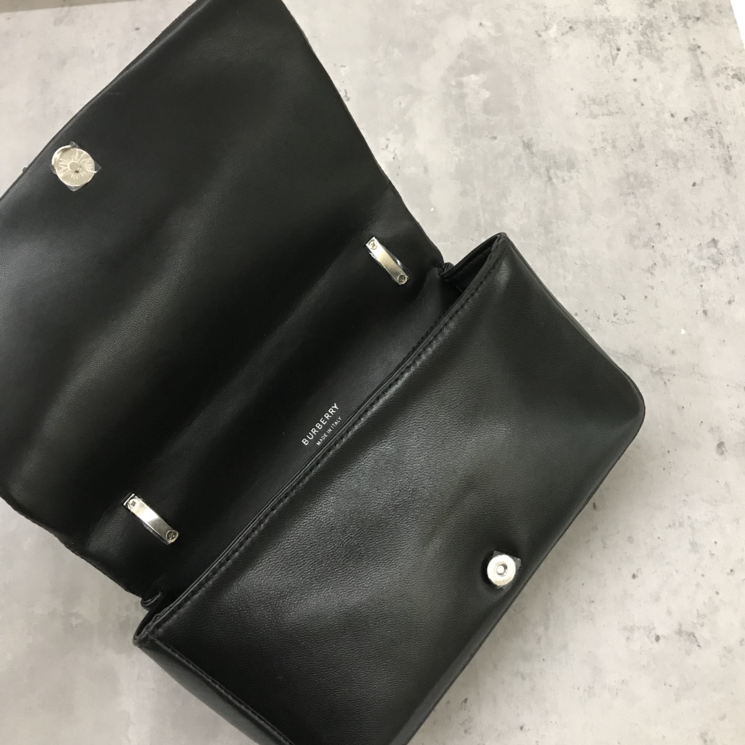 Burberry Lola Chain Bag-23*13*6CM