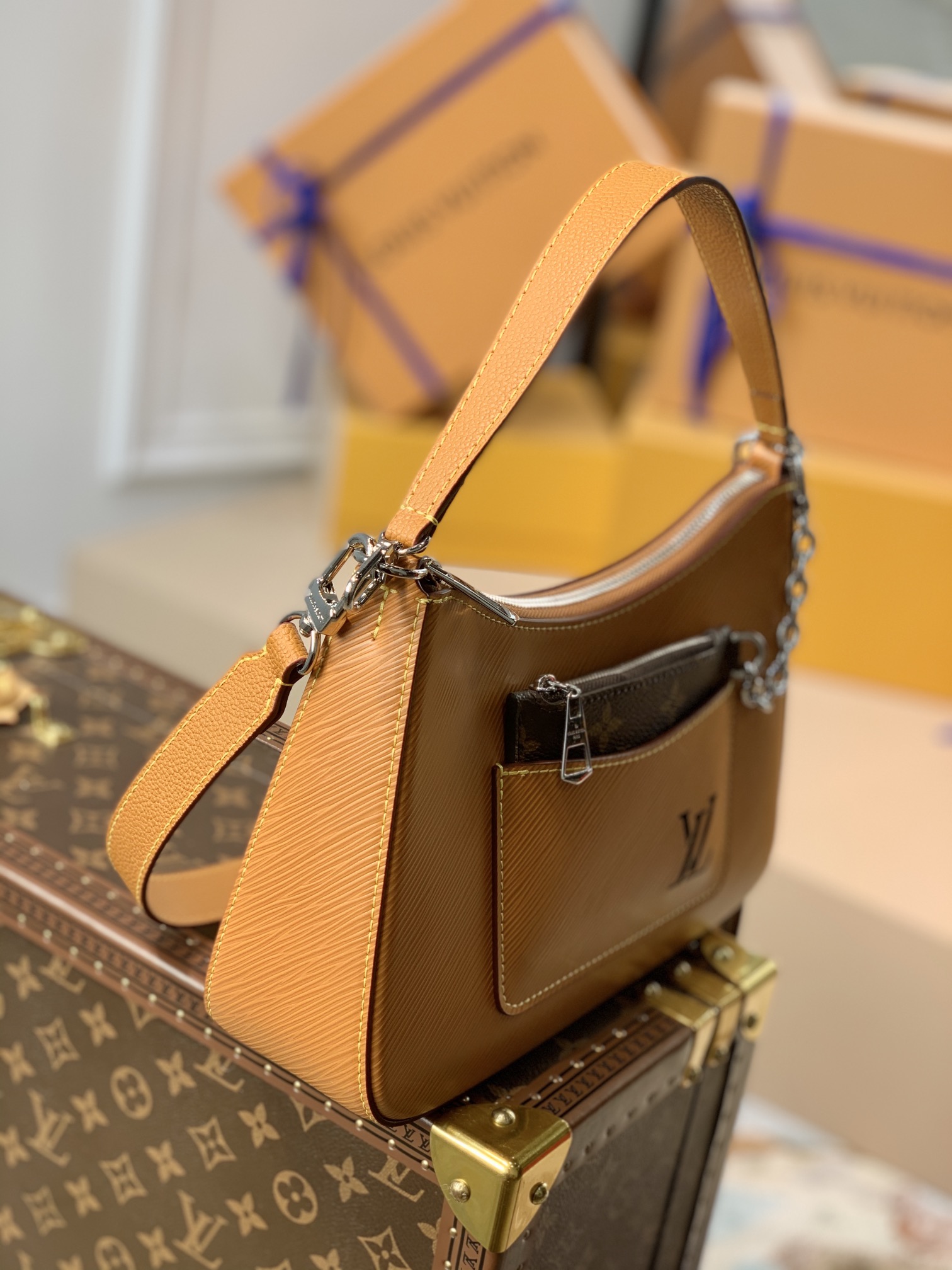 Louis Vuitton Marell Handbags-M80689-25 x 15 x 8CM