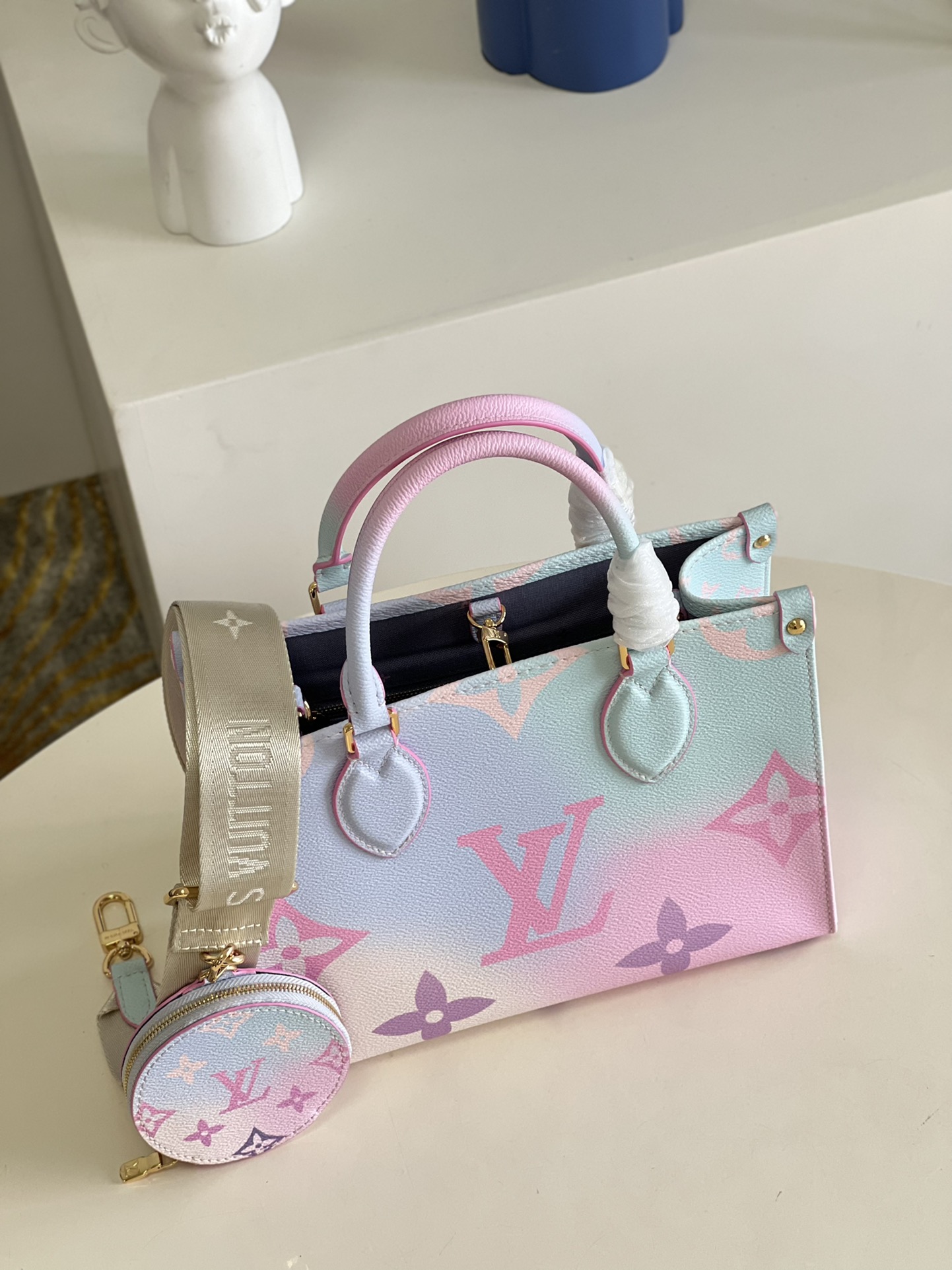 Louis Vuitton Onthego Handbag-25*19*11.5 CM