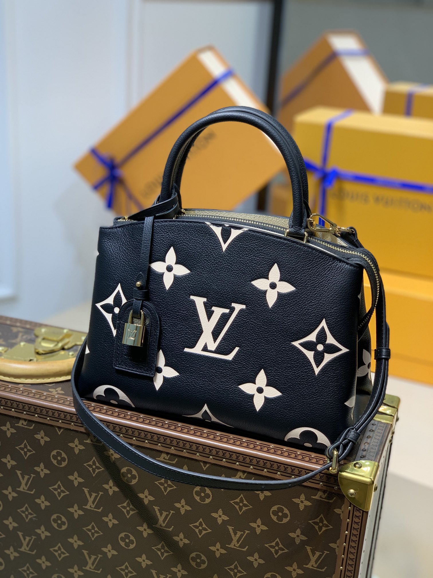 Louis Vuitton M45898 Petit Palais Handbags-29×18×12CM