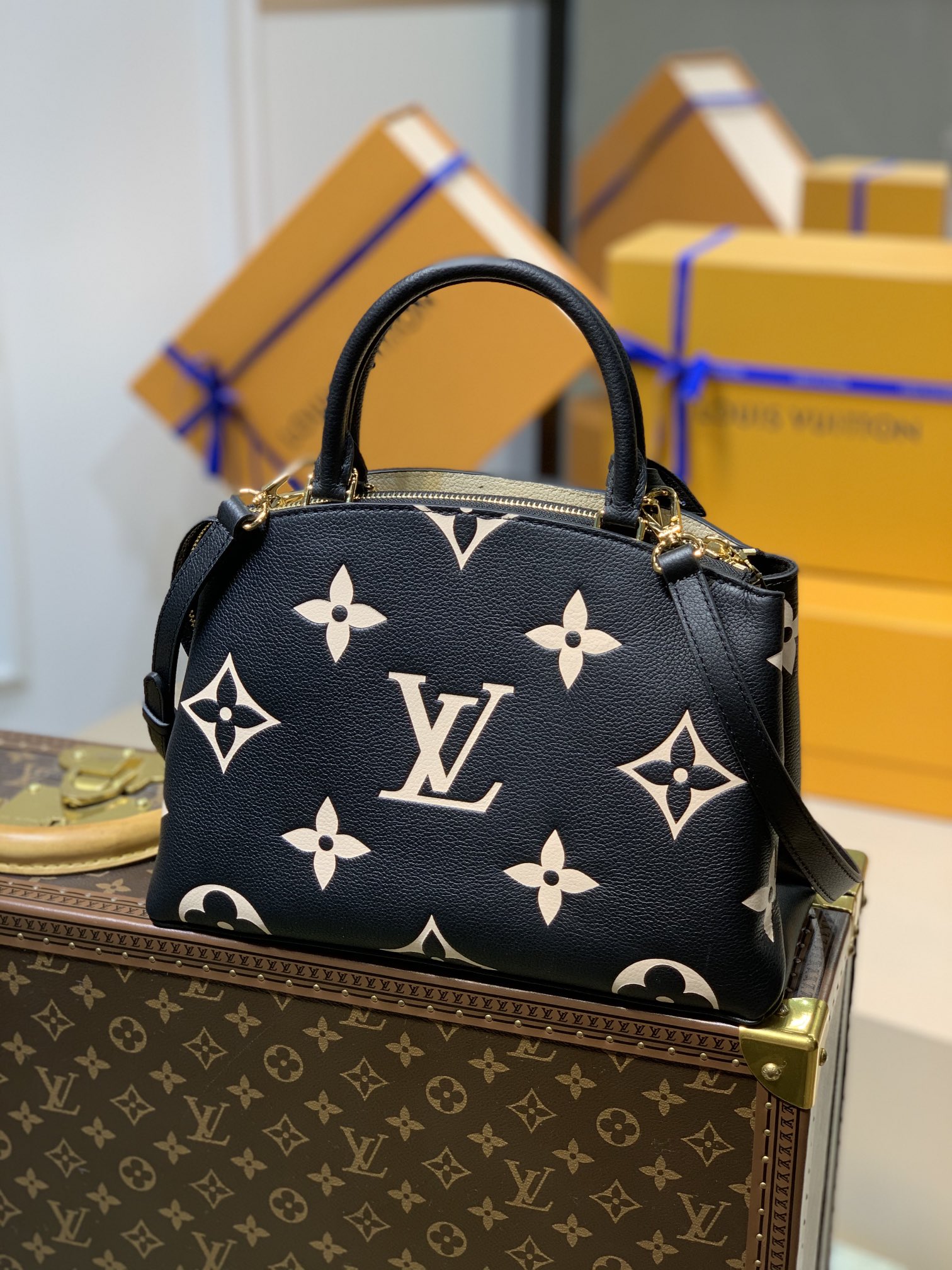 Louis Vuitton M45898 Petit Palais Handbags-29×18×12CM
