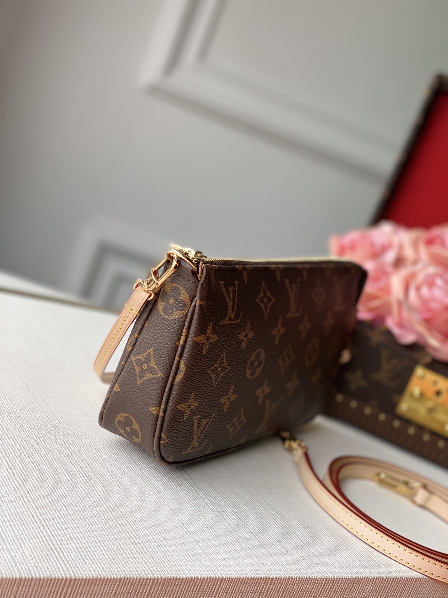Louis Vuitton Pochette Accessions-21*4*13CM