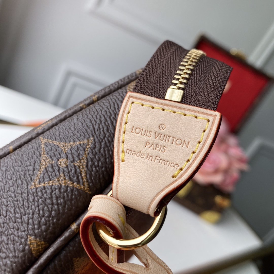 Louis Vuitton Pochette Accessions-21*4*13CM