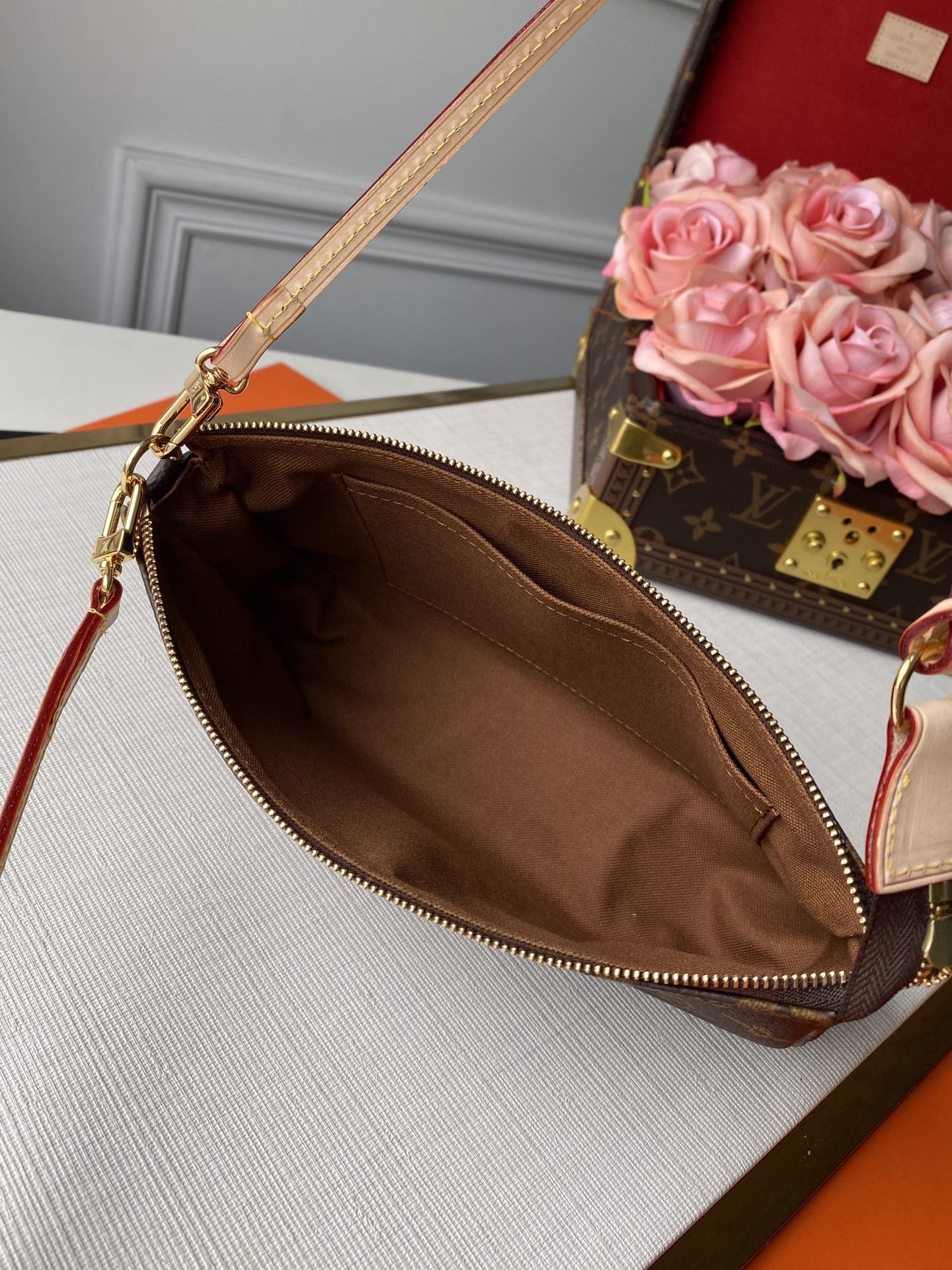 Louis Vuitton Pochette Accessions-21*4*13CM