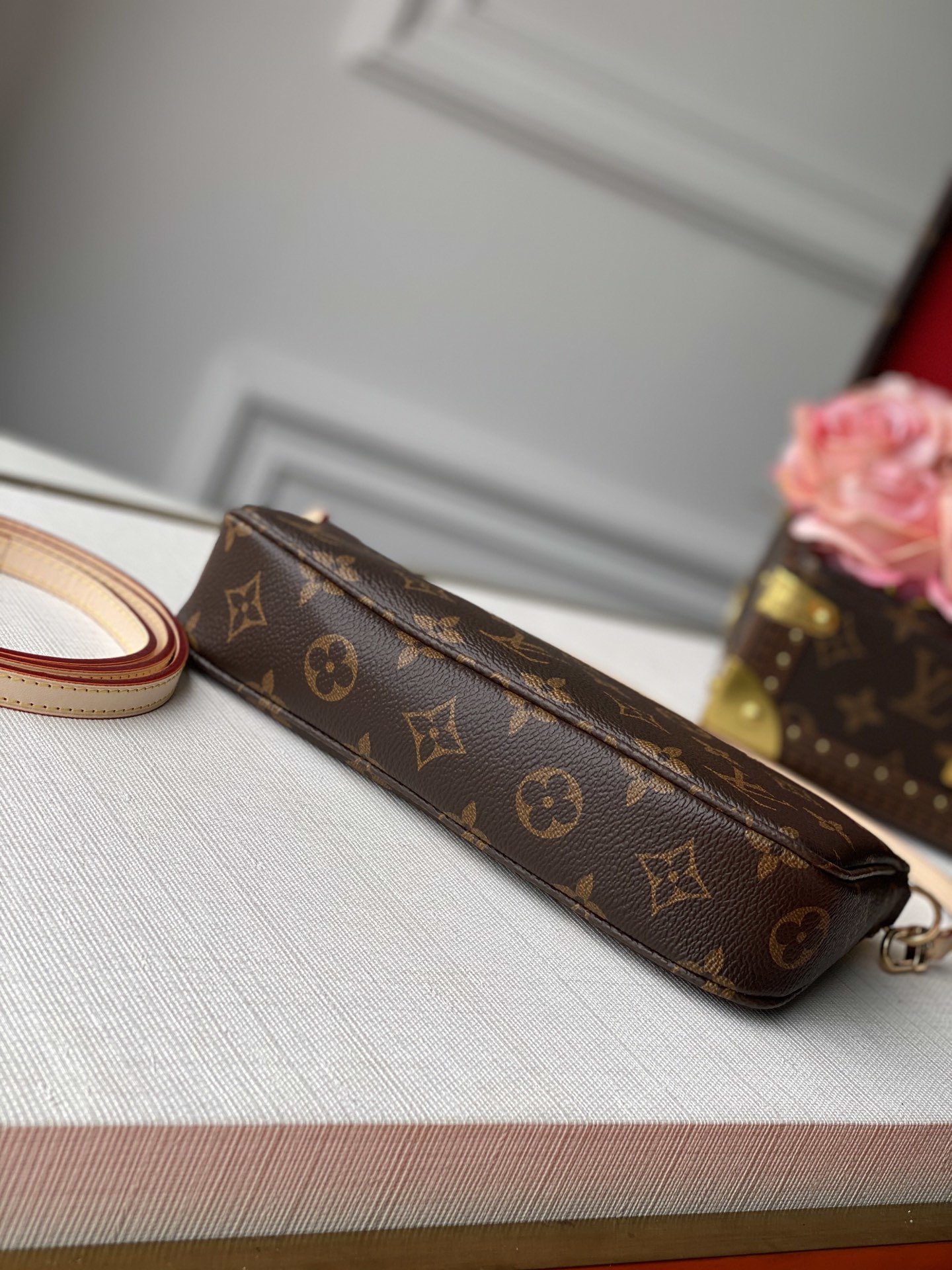 Louis Vuitton Pochette Accessions-21*4*13CM