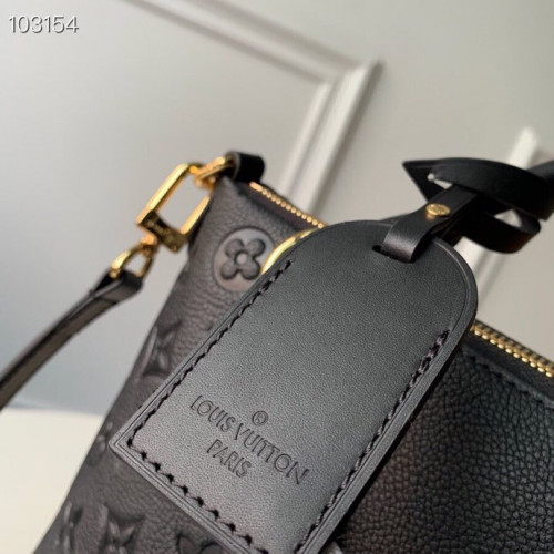 Louis Vuitton V Tote-36*27*16CM Louis Vuitton V Tote-36*27*16CM