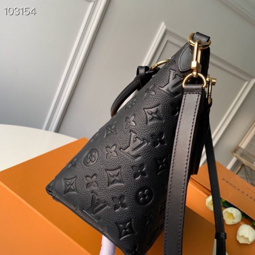 Louis Vuitton V Tote-36*27*16CM Louis Vuitton V Tote-36*27*16CM