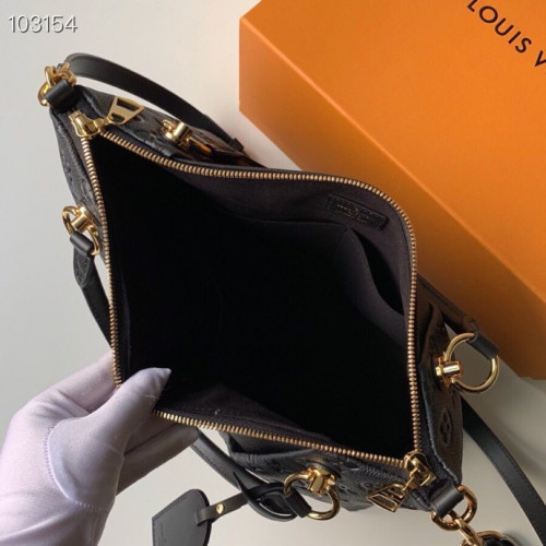 Louis Vuitton V Tote-36*27*16CM Louis Vuitton V Tote-36*27*16CM