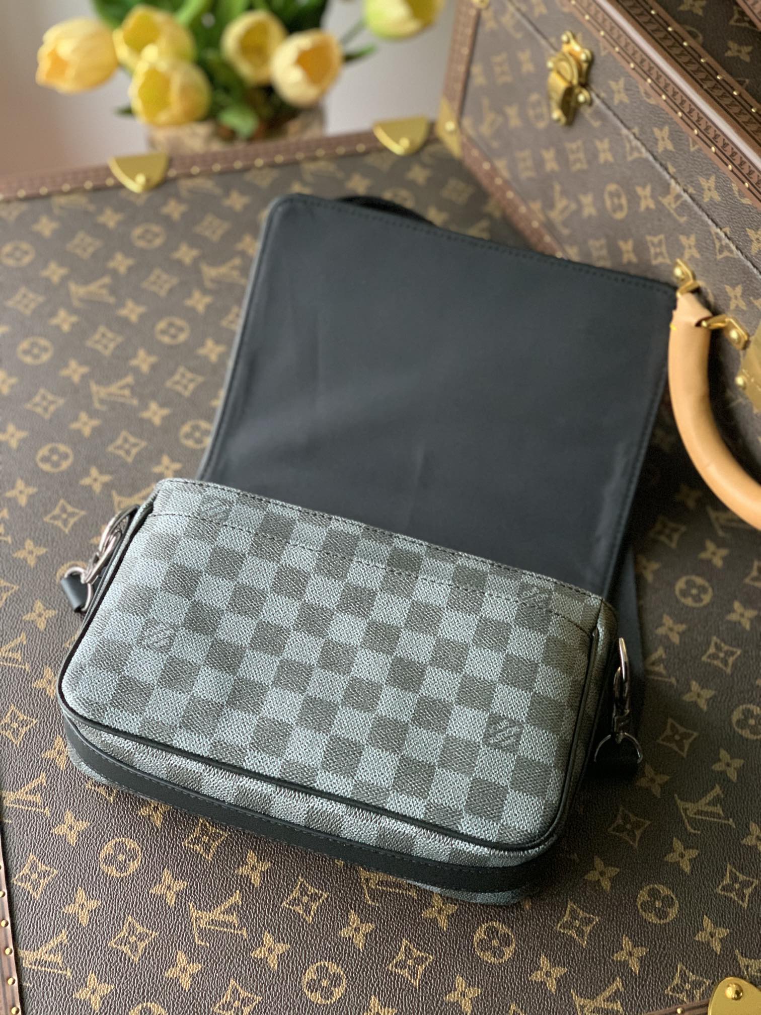 Louis Vuitton Studio Messenger Bag-23.5* 14*5 CM