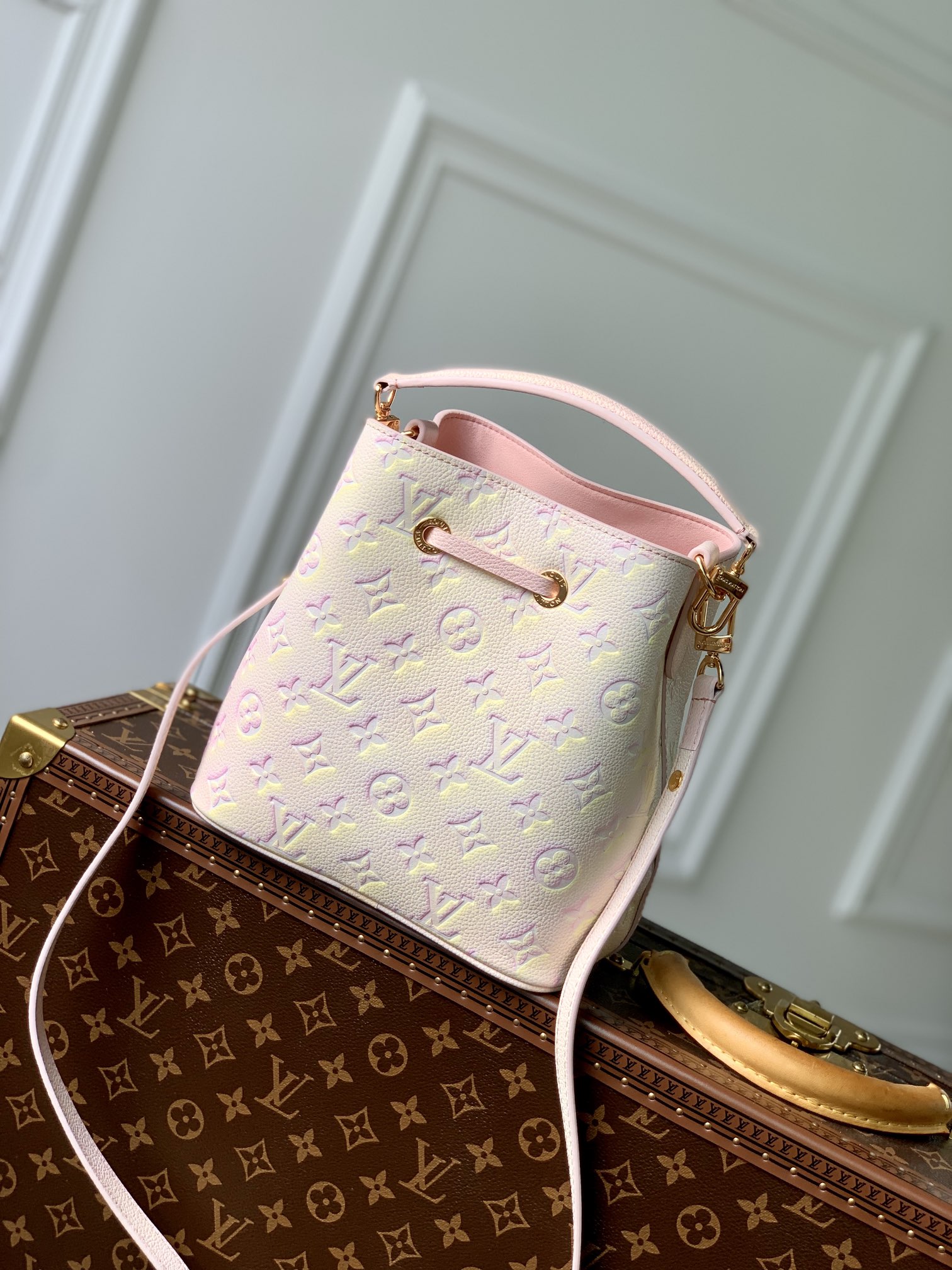 Louis Vuitton M46023 NeoNoe BB Handbag-20*20*13CM