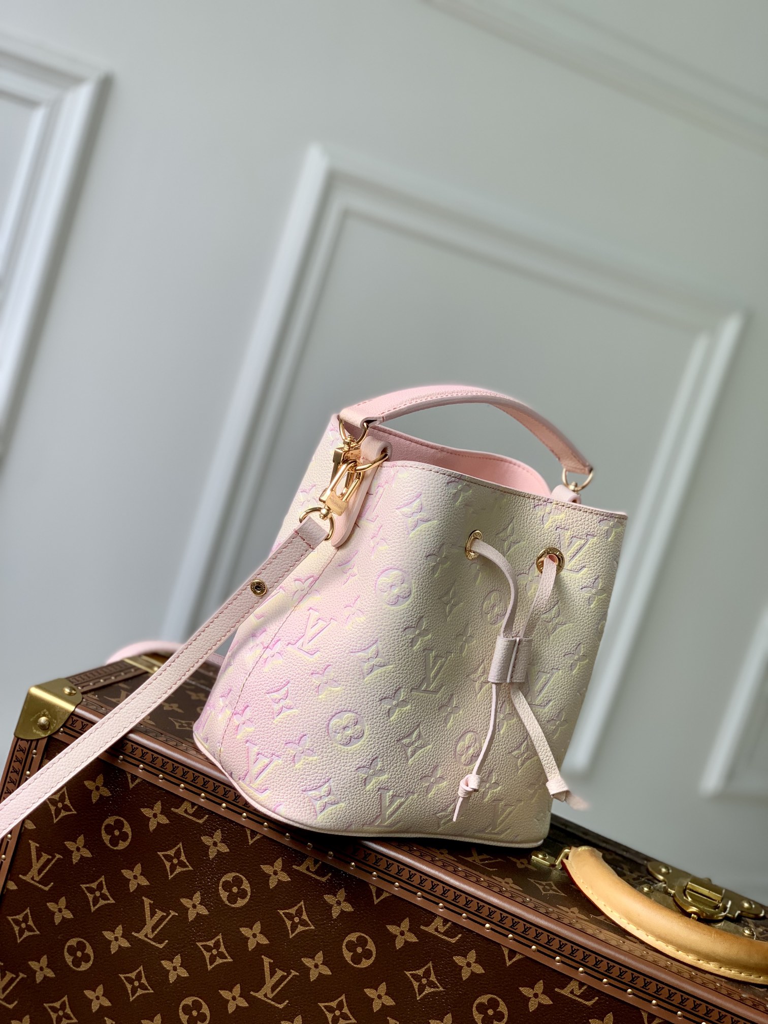 Louis Vuitton M46023 NeoNoe BB Handbag-20*20*13CM
