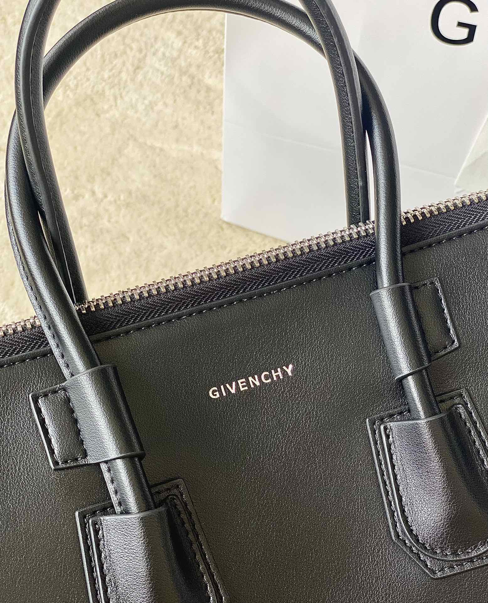 Gienvchy Antigona Sport -33*7*25CM