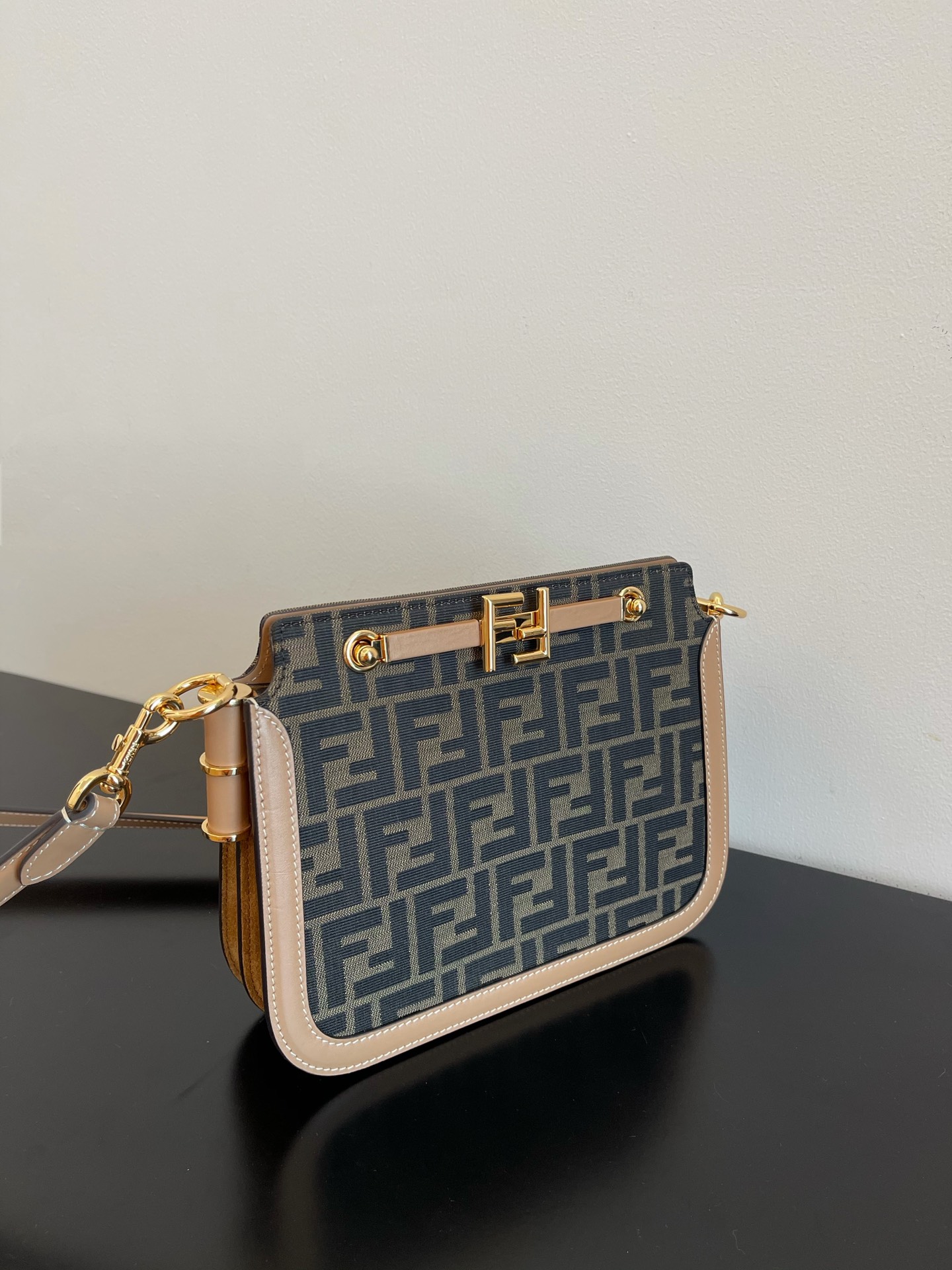 Fendi Touch Handbags-26.5*19*10CM