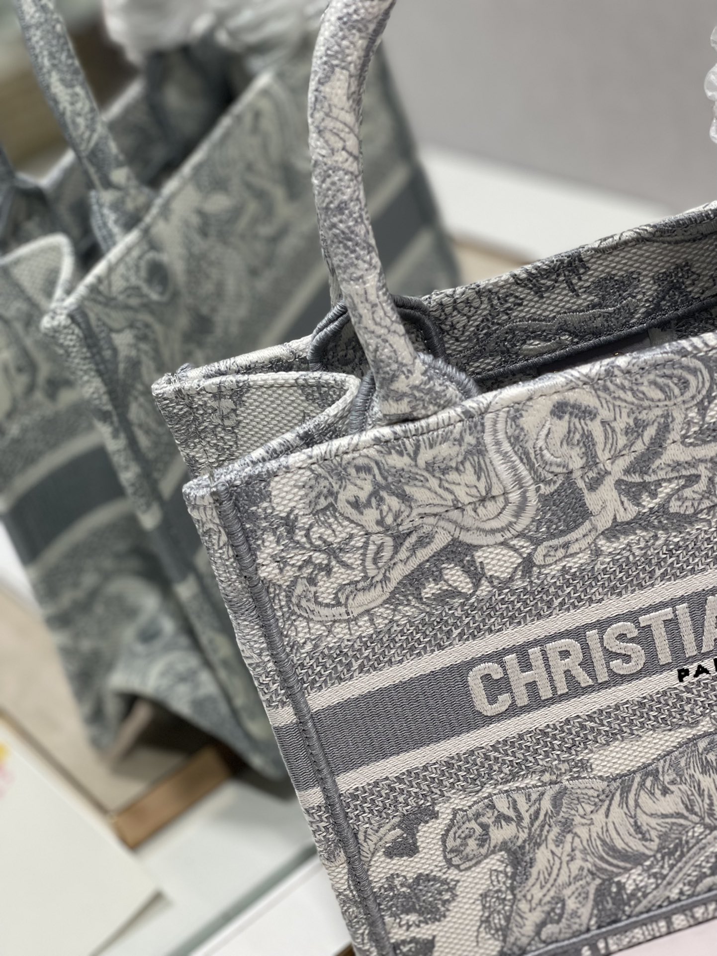 Diro Small Book Tote-26*8*22CM