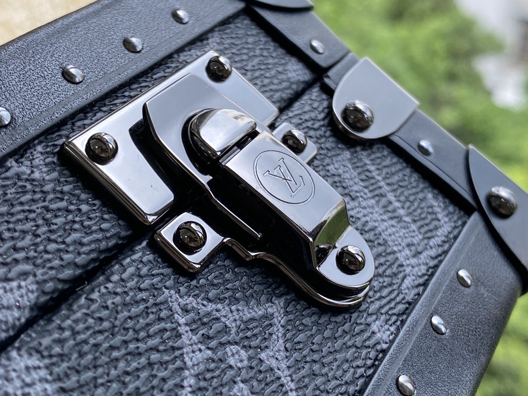 Louis Vuitton Clutch Box-24 x 16.5 x 8 CM
