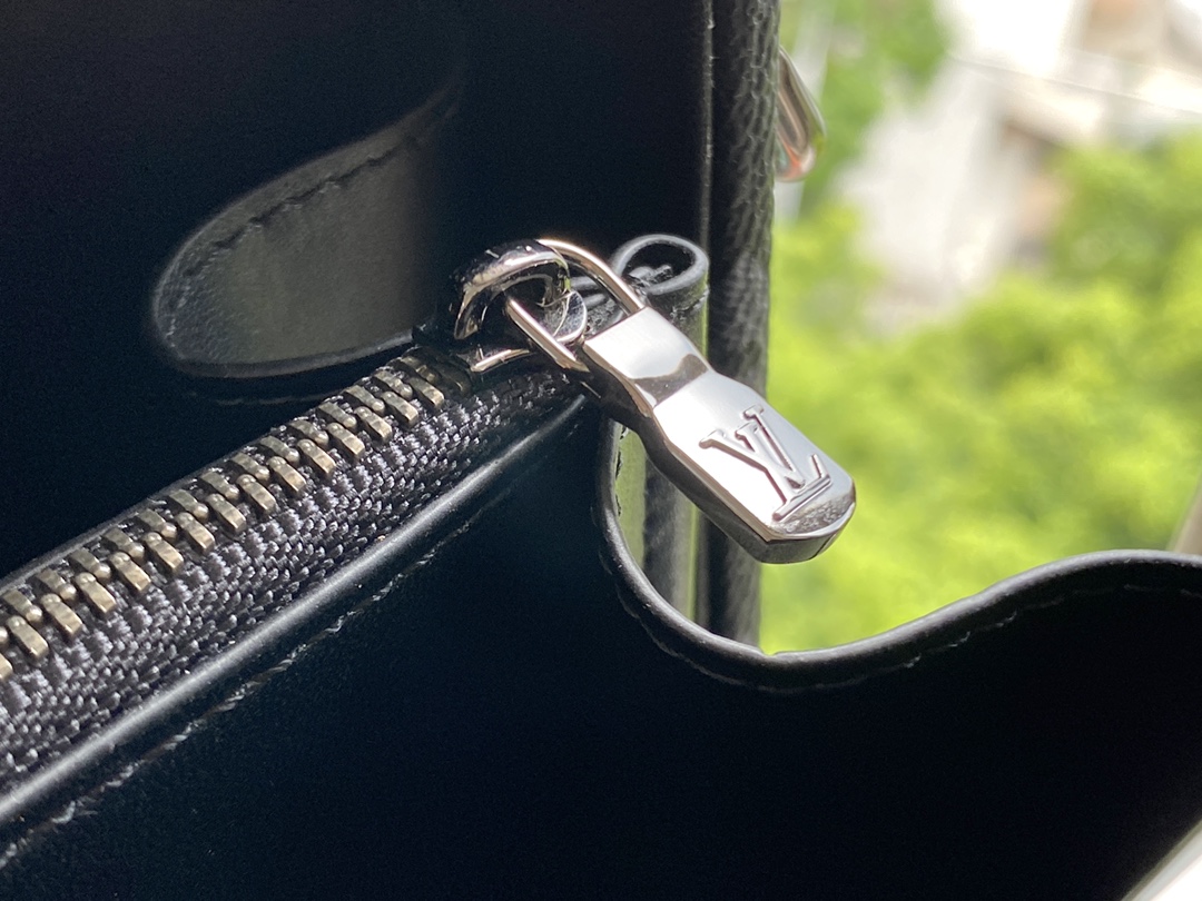 Louis Vuitton Clutch Box-24 x 16.5 x 8 CM