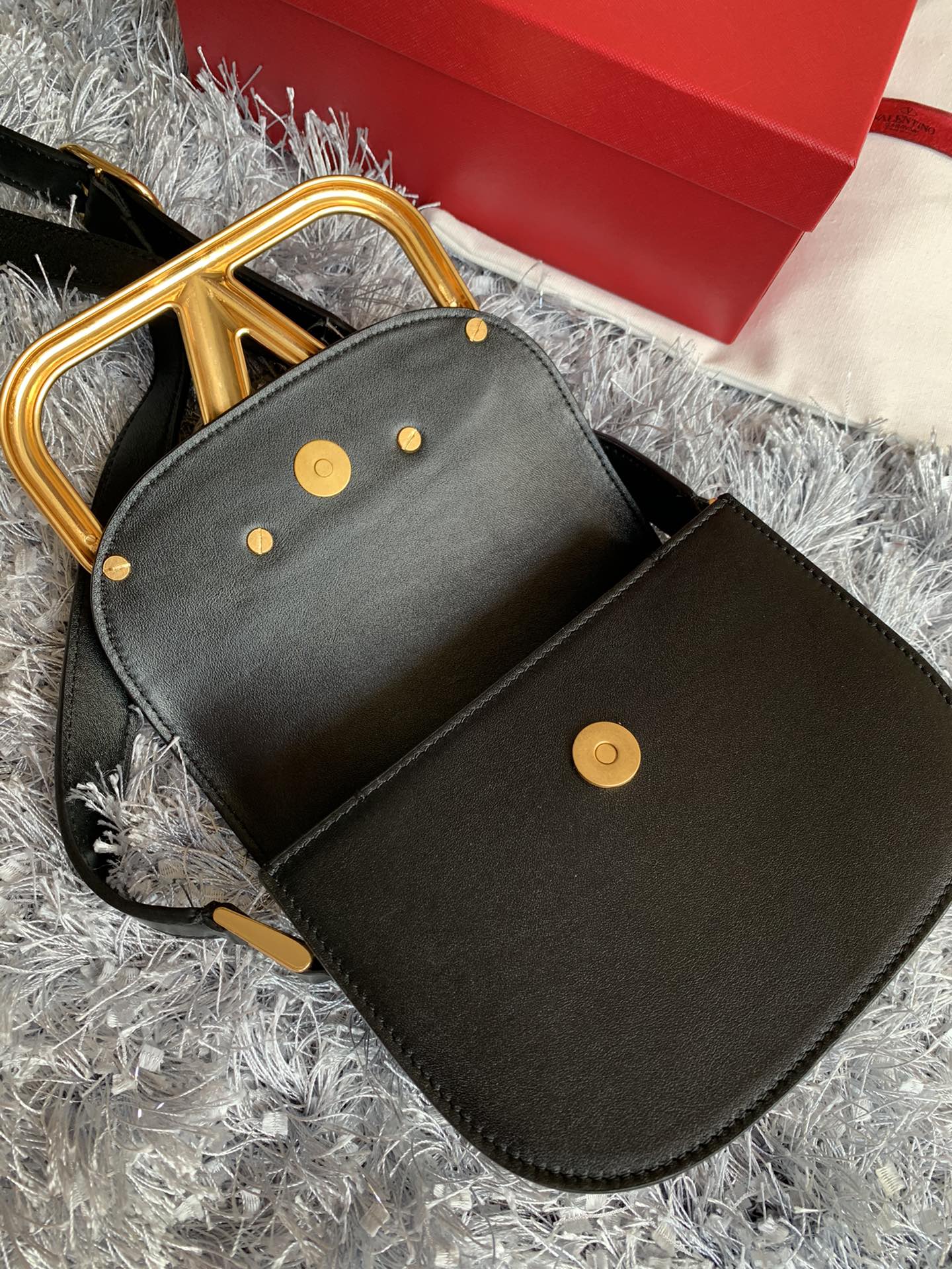Valentino Garavani Supervee Handbags-18*8*15CM