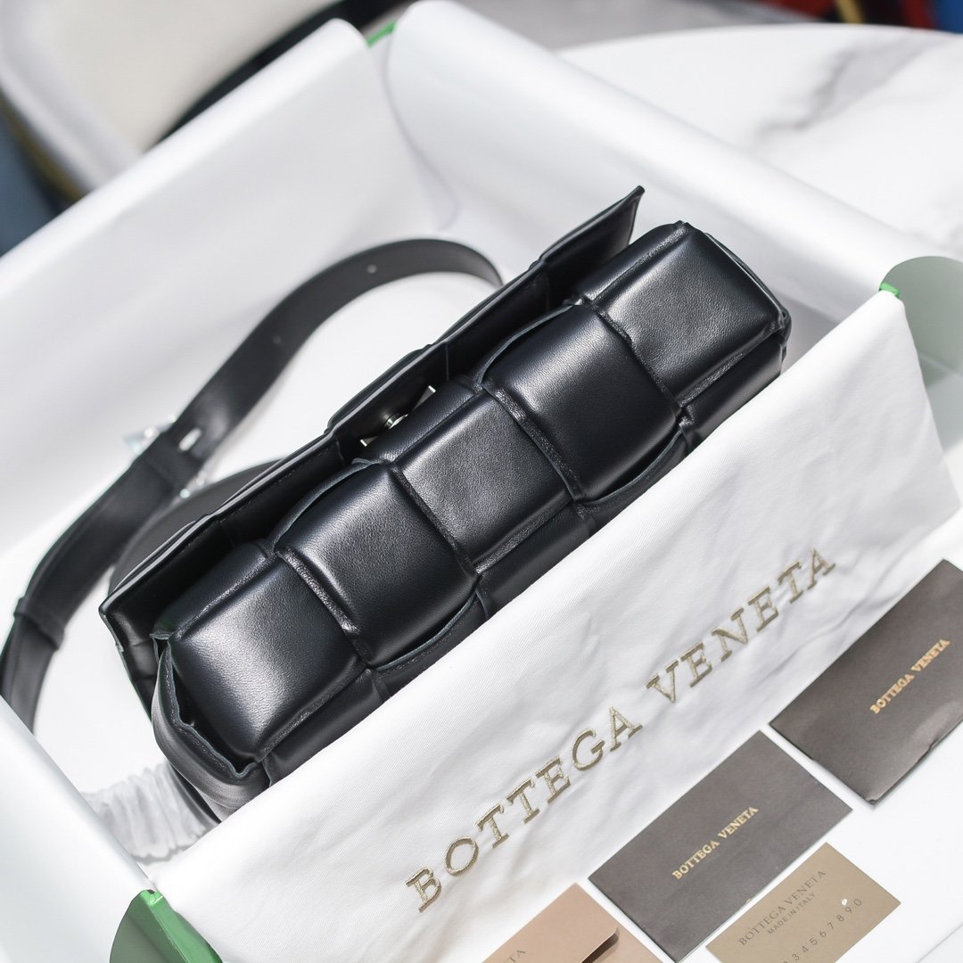 Bottega Veneta Padded Cassette Bag-26*18*8CM