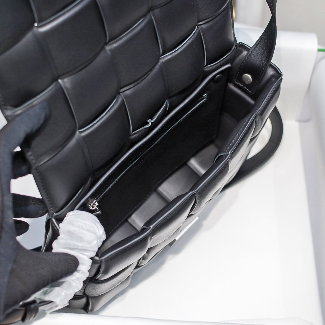 Bottega Veneta Padded Cassette Bag-26*18*8CM