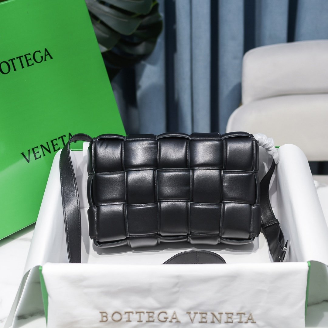 Bottega Veneta Padded Cassette Bag-26*18*8CM