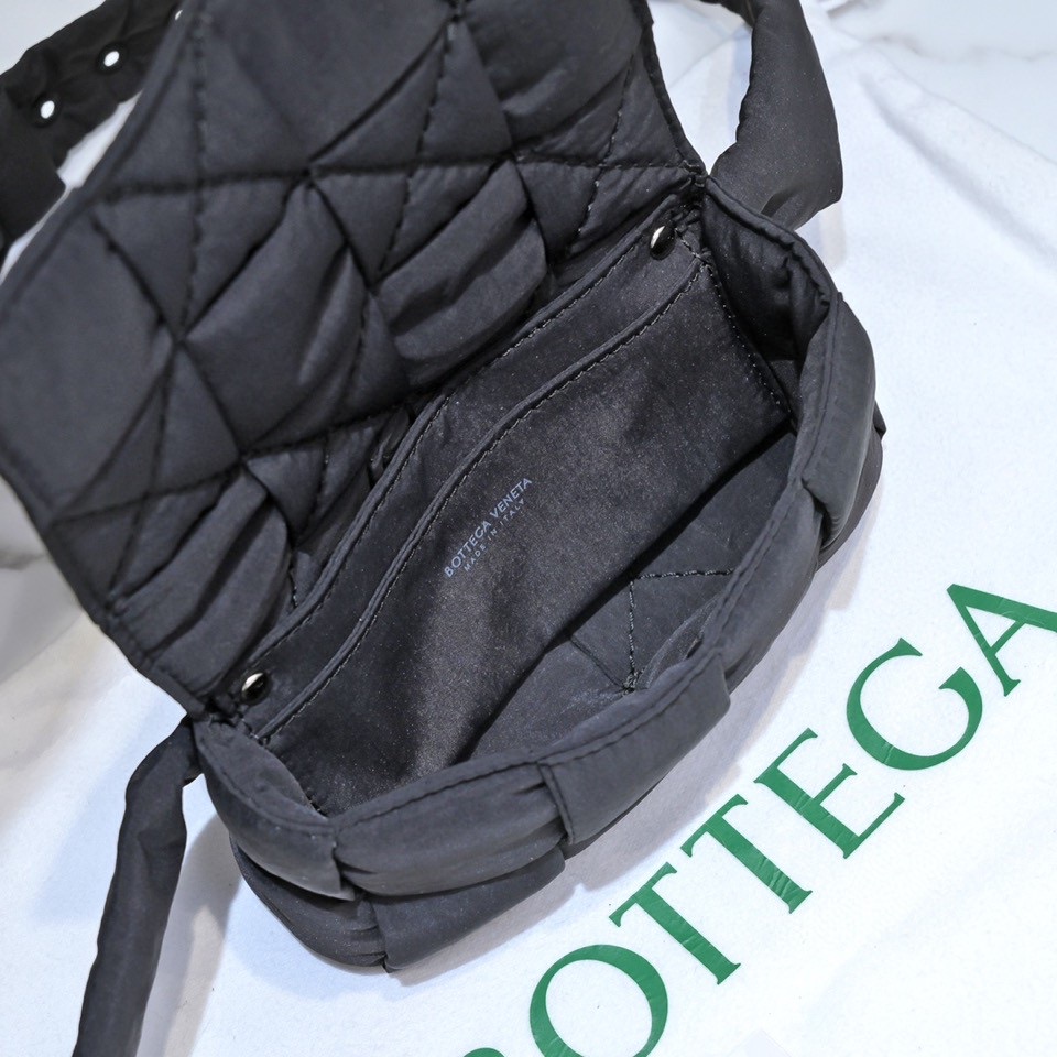 Bottega Veneta Cassette Bag-10x19x5CM