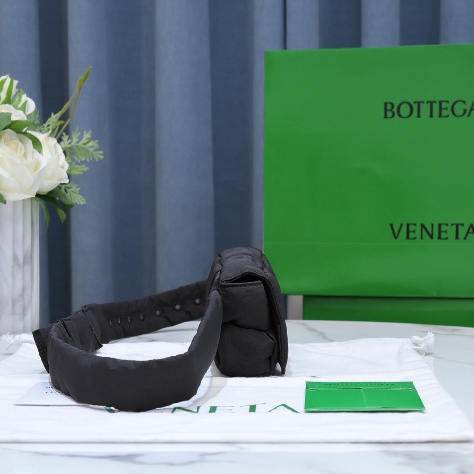 Bottega Veneta Cassette Bag-10x19x5CM