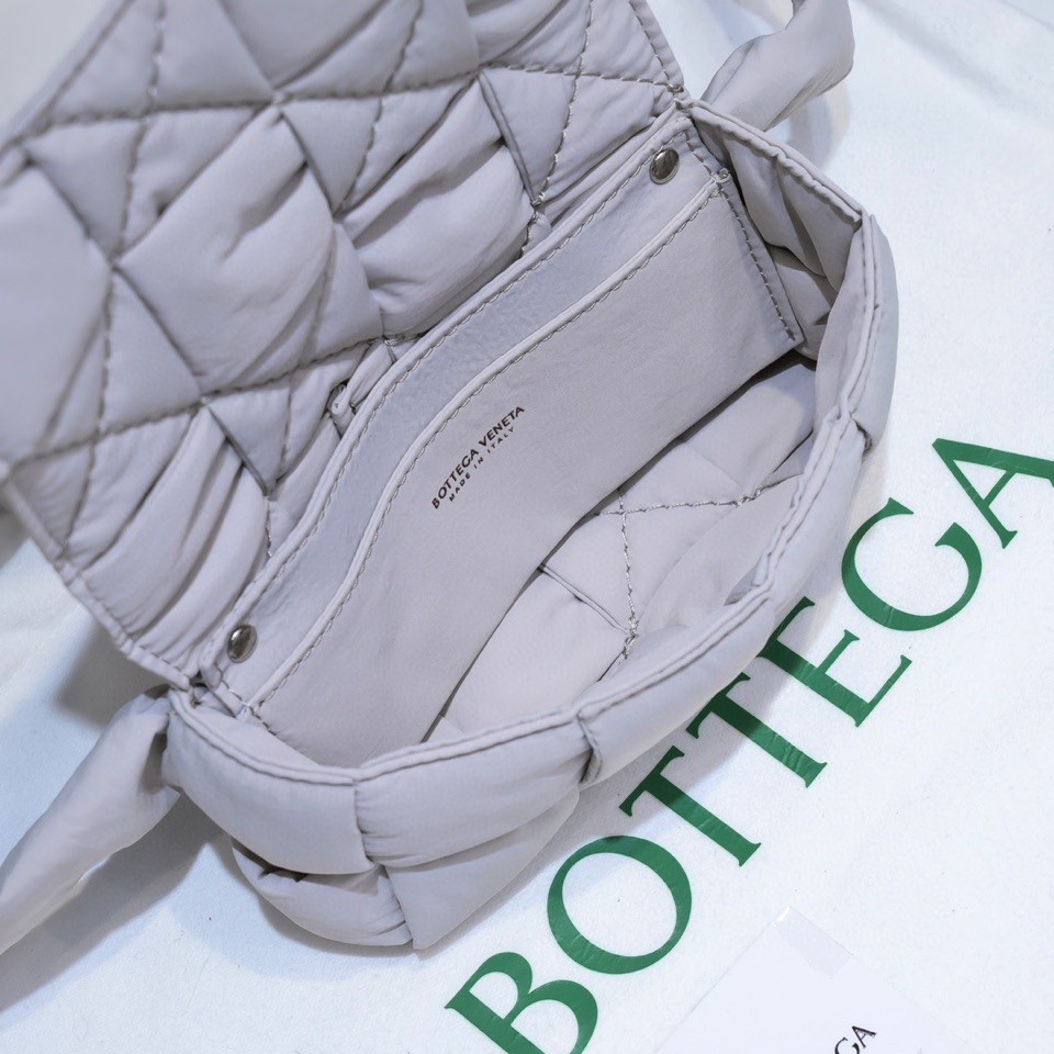 Bottega Veneta Cassette Bag-10x19x5CM