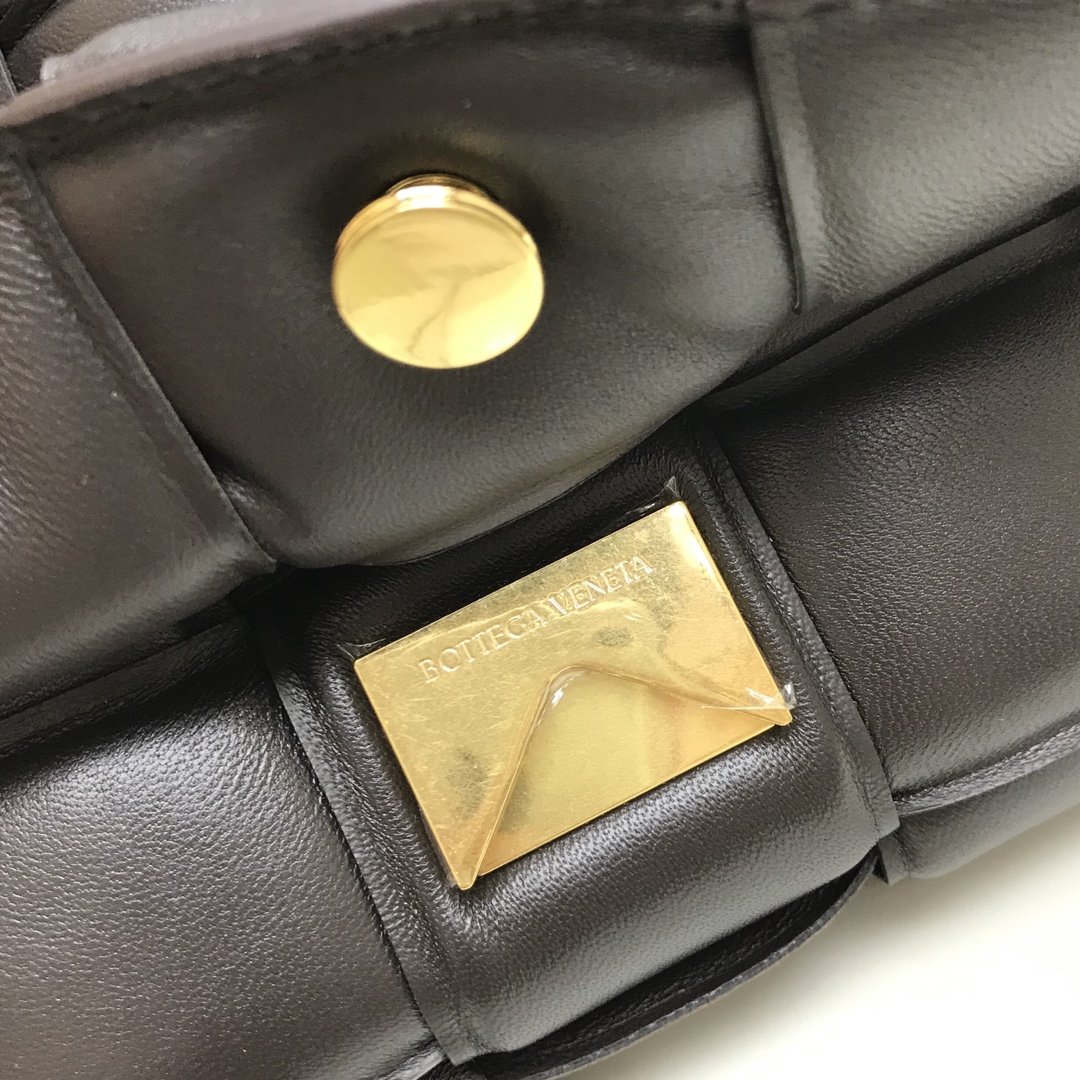 Bottega Veneta Padded Cassette Bag-26*18*8CM Bottega Veneta Padded Cassette Bag-26*18*8CM
