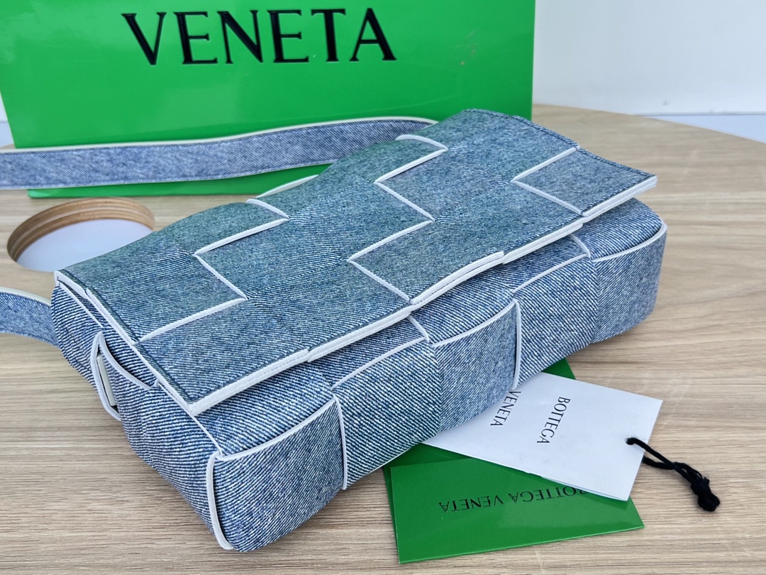 Bottega Veneta Cassette Bag-23x15x6CM