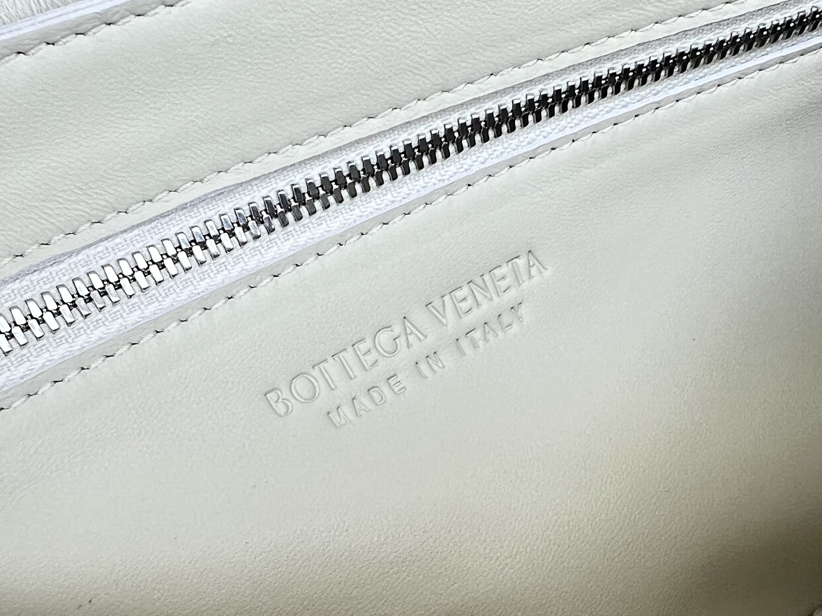Bottega Veneta Cassette Bag-23x15x6CM