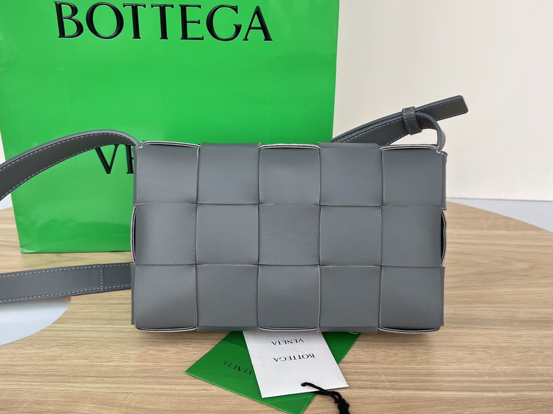 Bottega Veneta Cassette Bag-23x15x6CM