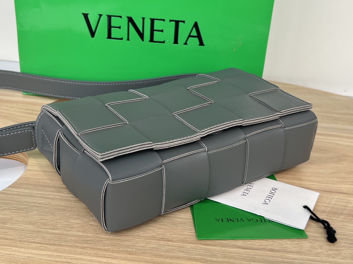 Bottega Veneta Cassette Bag-23x15x6CM