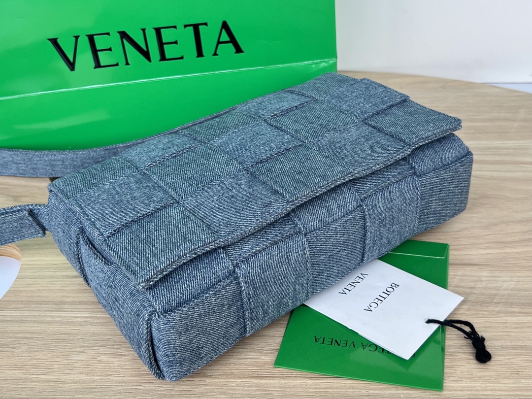 Bottega Veneta Cassette Bag-23x15x5.5CM