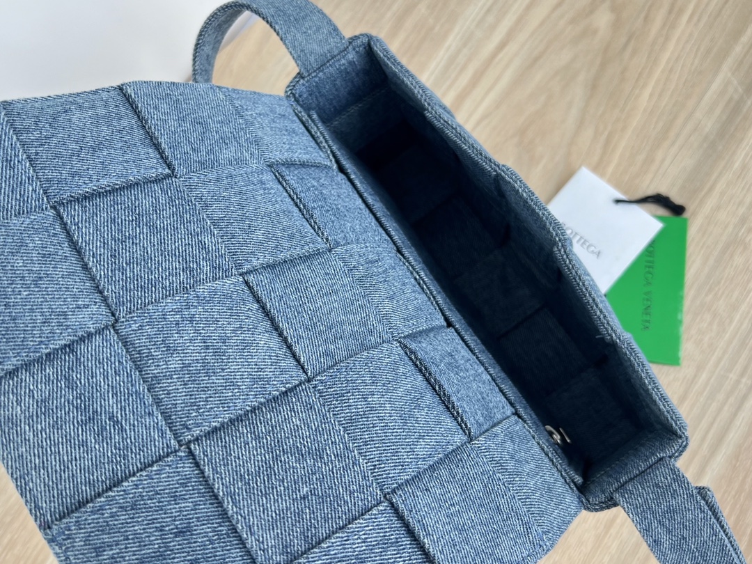 Bottega Veneta Cassette Bag-23x15x6CM